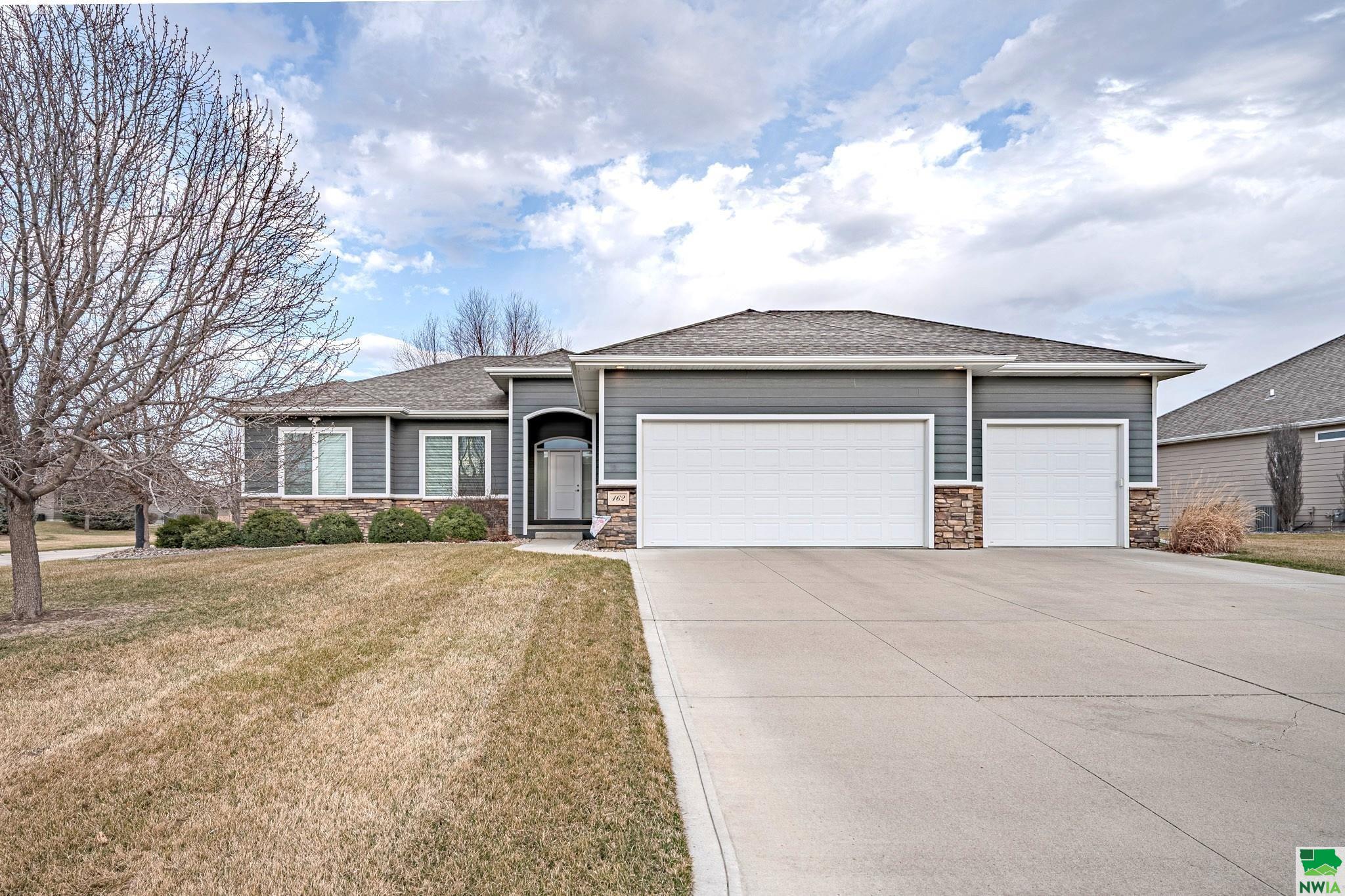 162 Teton Pines Ct., Dakota Dunes, SD 57049 