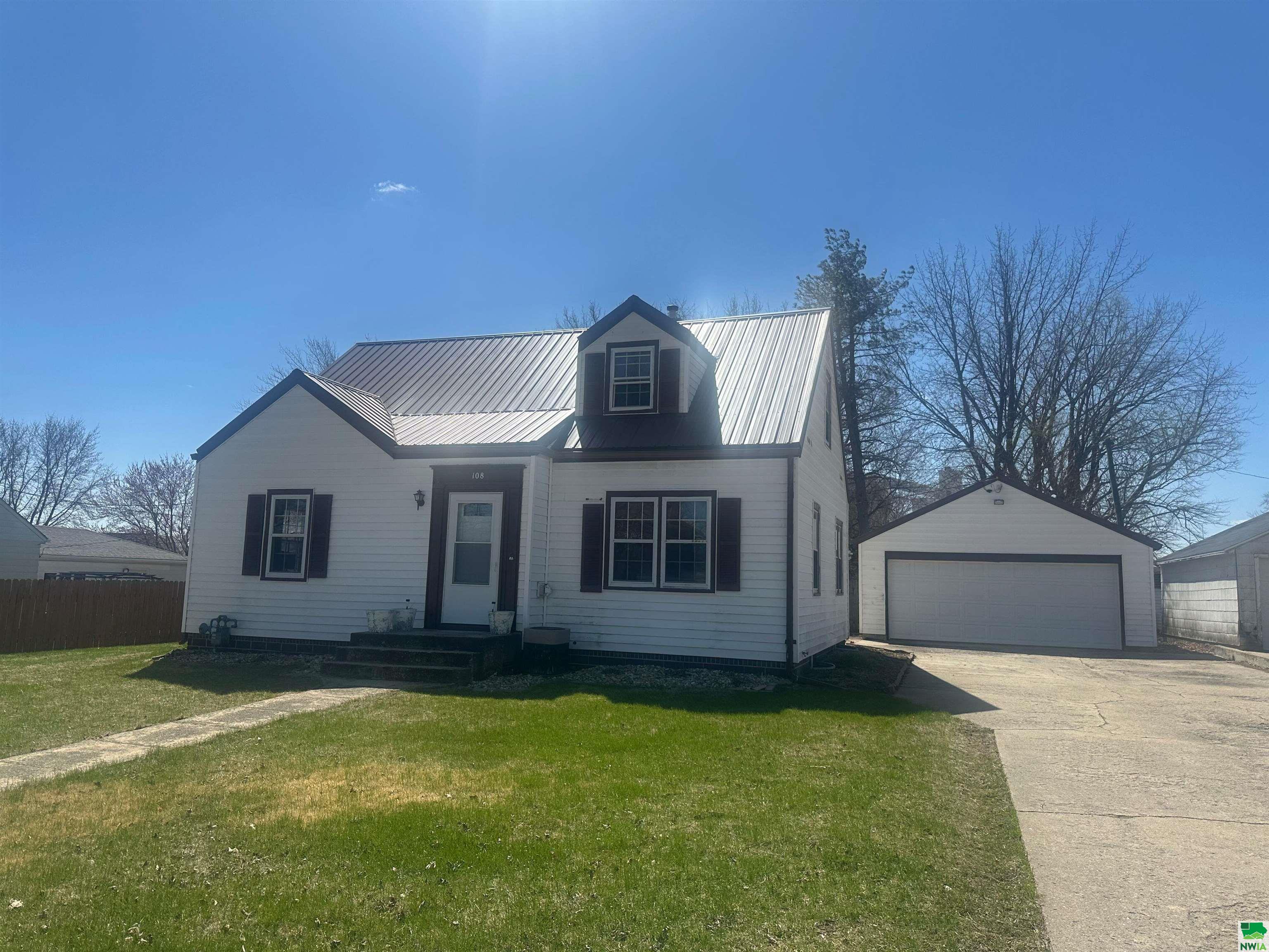 108 GRAND AVE E, Paullina, IA 51046 