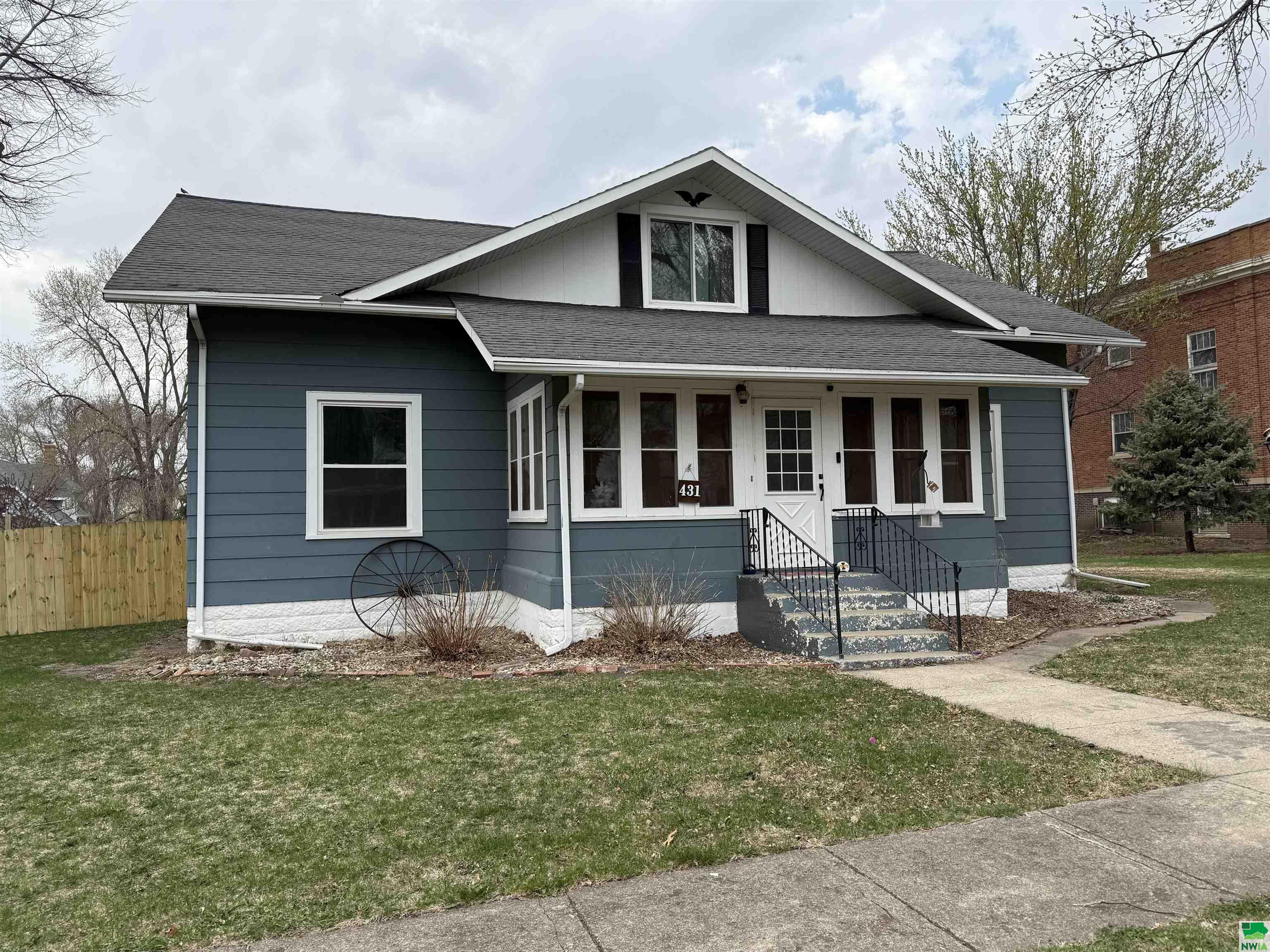 431 Iowa St., Akron, IA 51001 