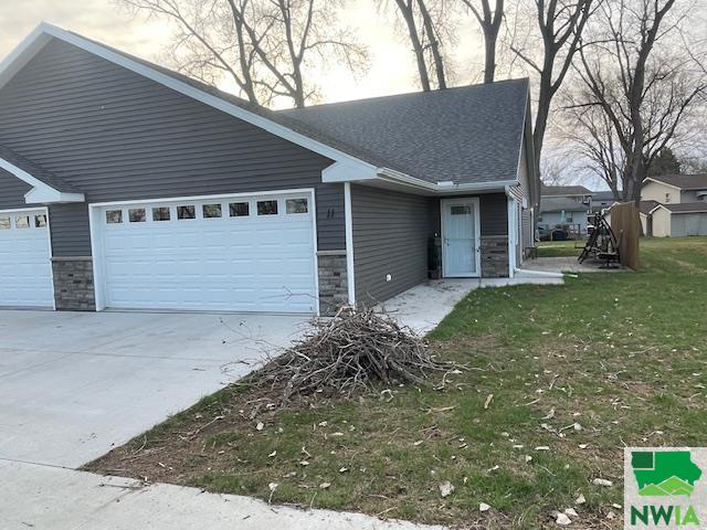 94 Emerald Dr N #11, Storm Lake, IA 50588- 