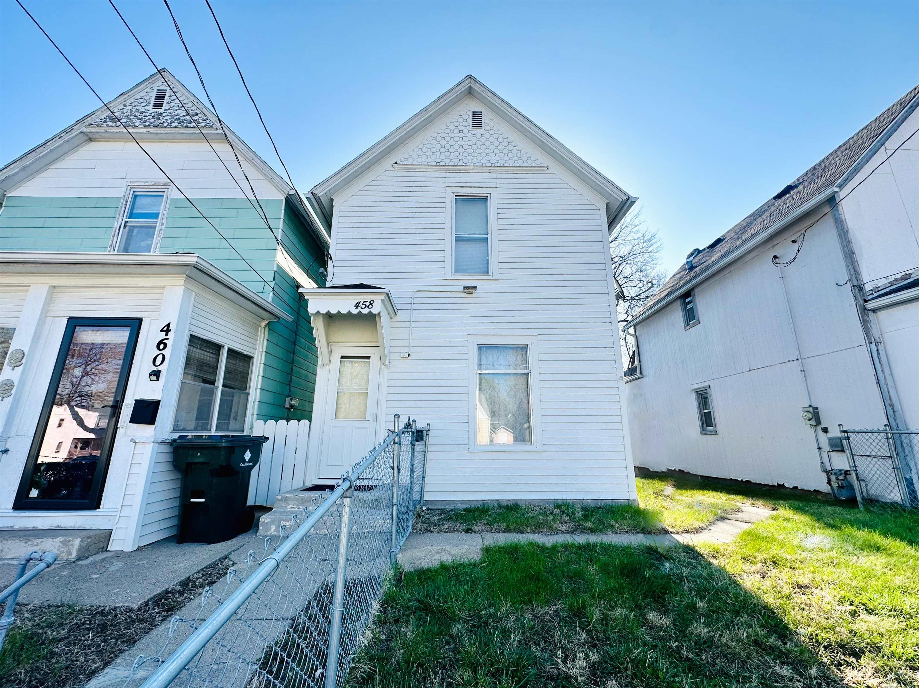 458 John St, Sioux City, IA 51103 