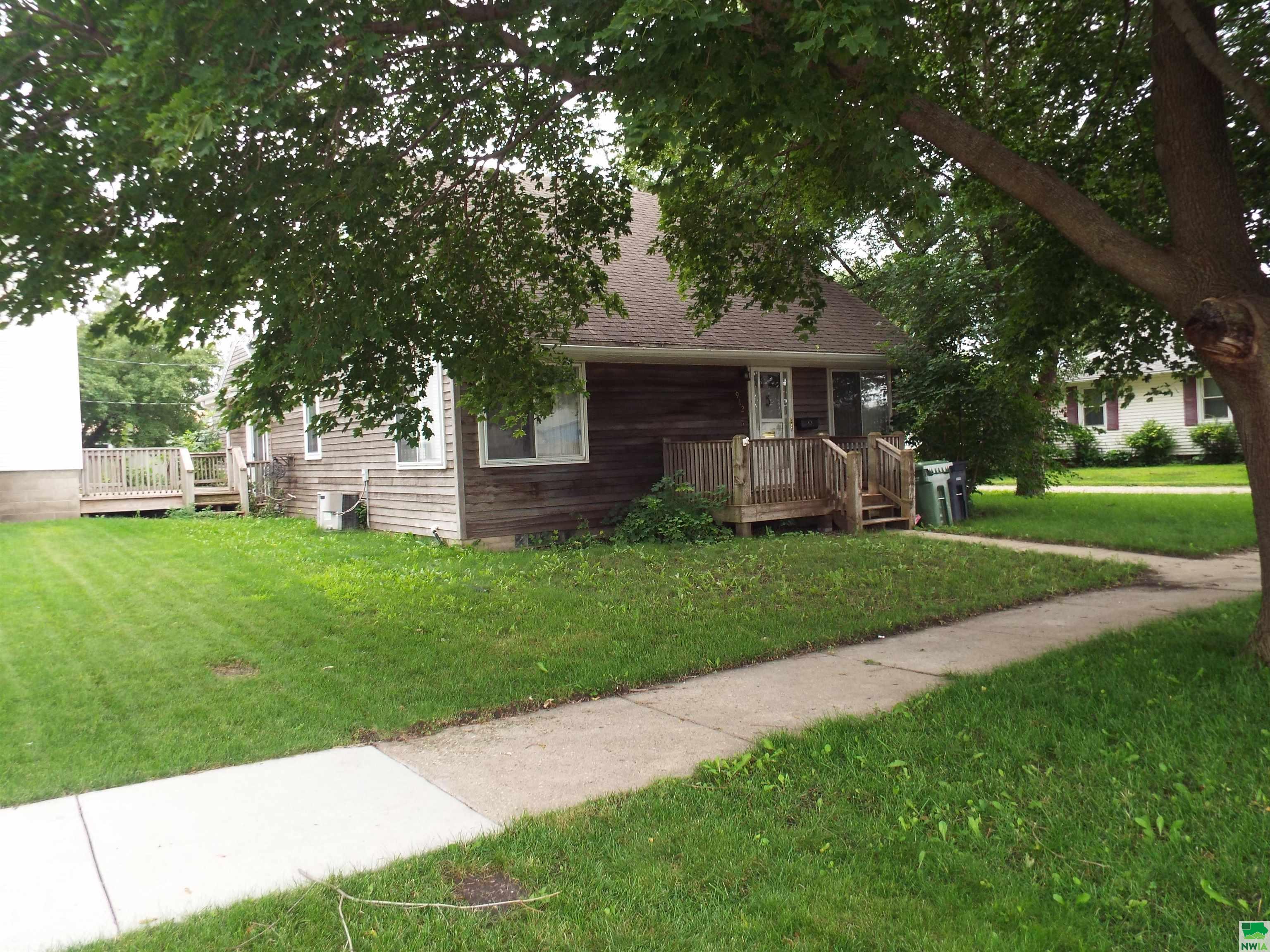 912 5th Avenue, Sibley, IA 51249 