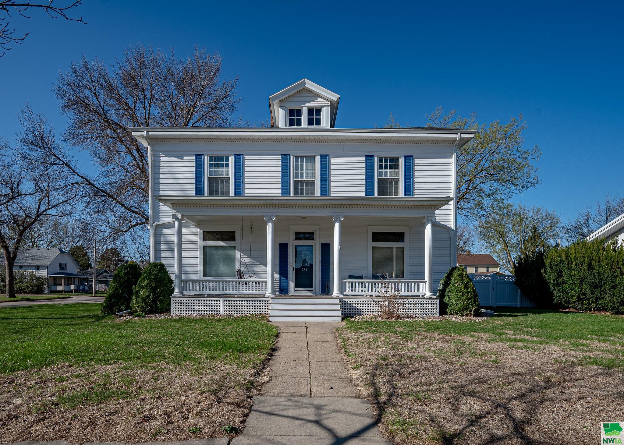 212 WASHINGTON ST E, Elk Point, SD 57025 