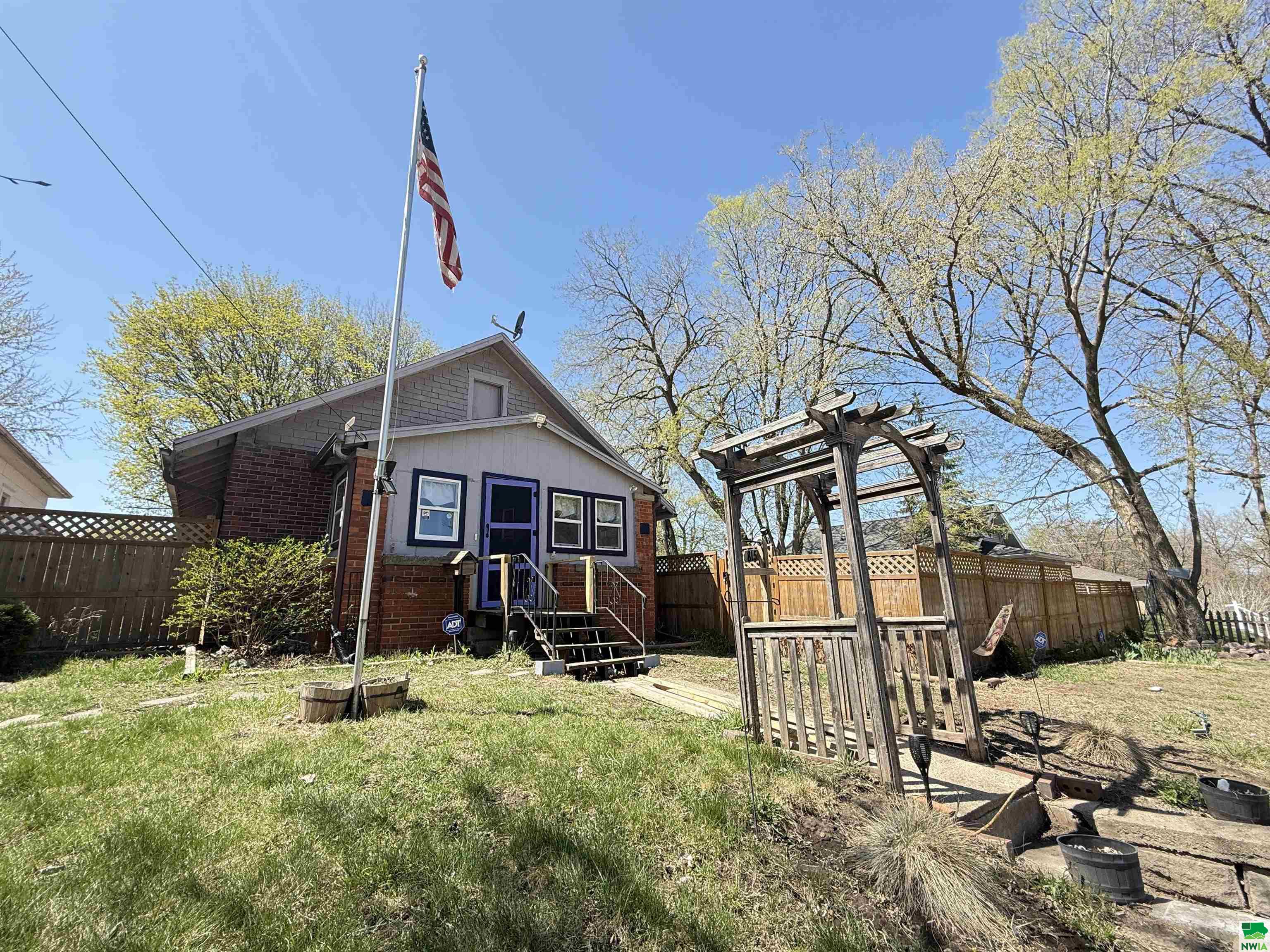 815 CORNELIA ST S, Sioux City, IA 51106 