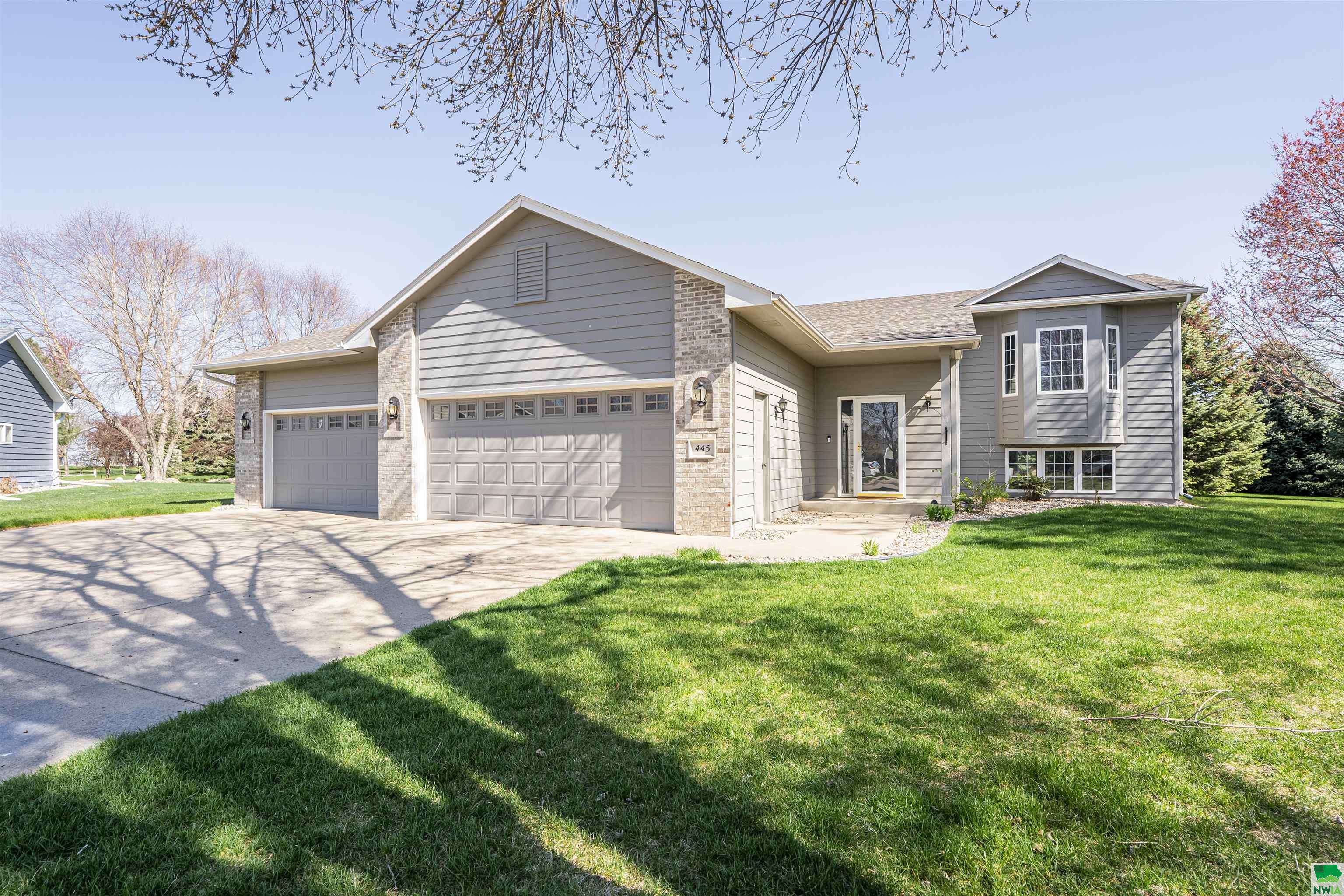 445 Eagle Cr, Dakota Dunes, SD 57049 