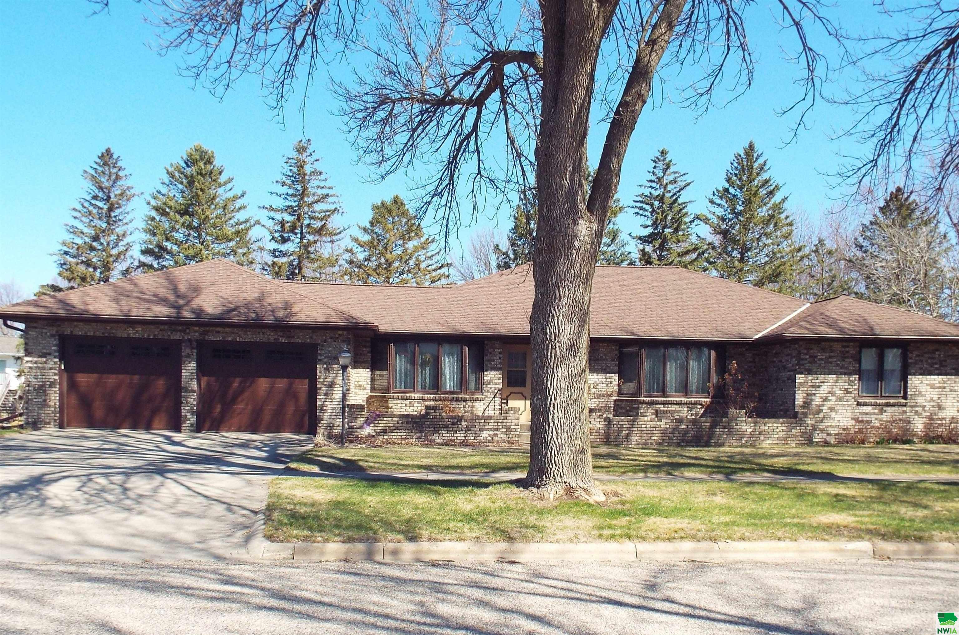 916 5th Street NE, Sibley, IA 51249 