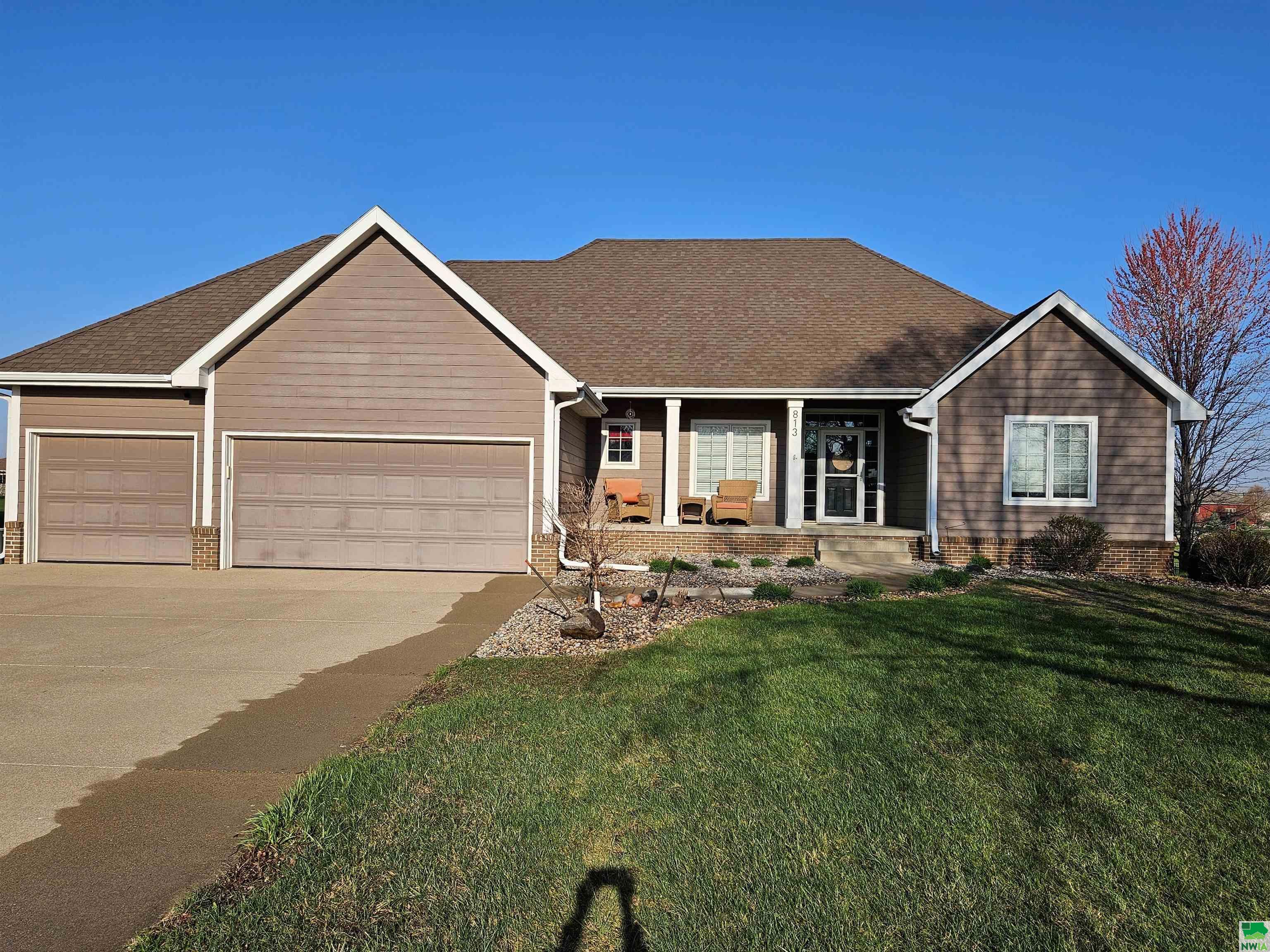 813 Brookside, Jefferson, SD 57038 