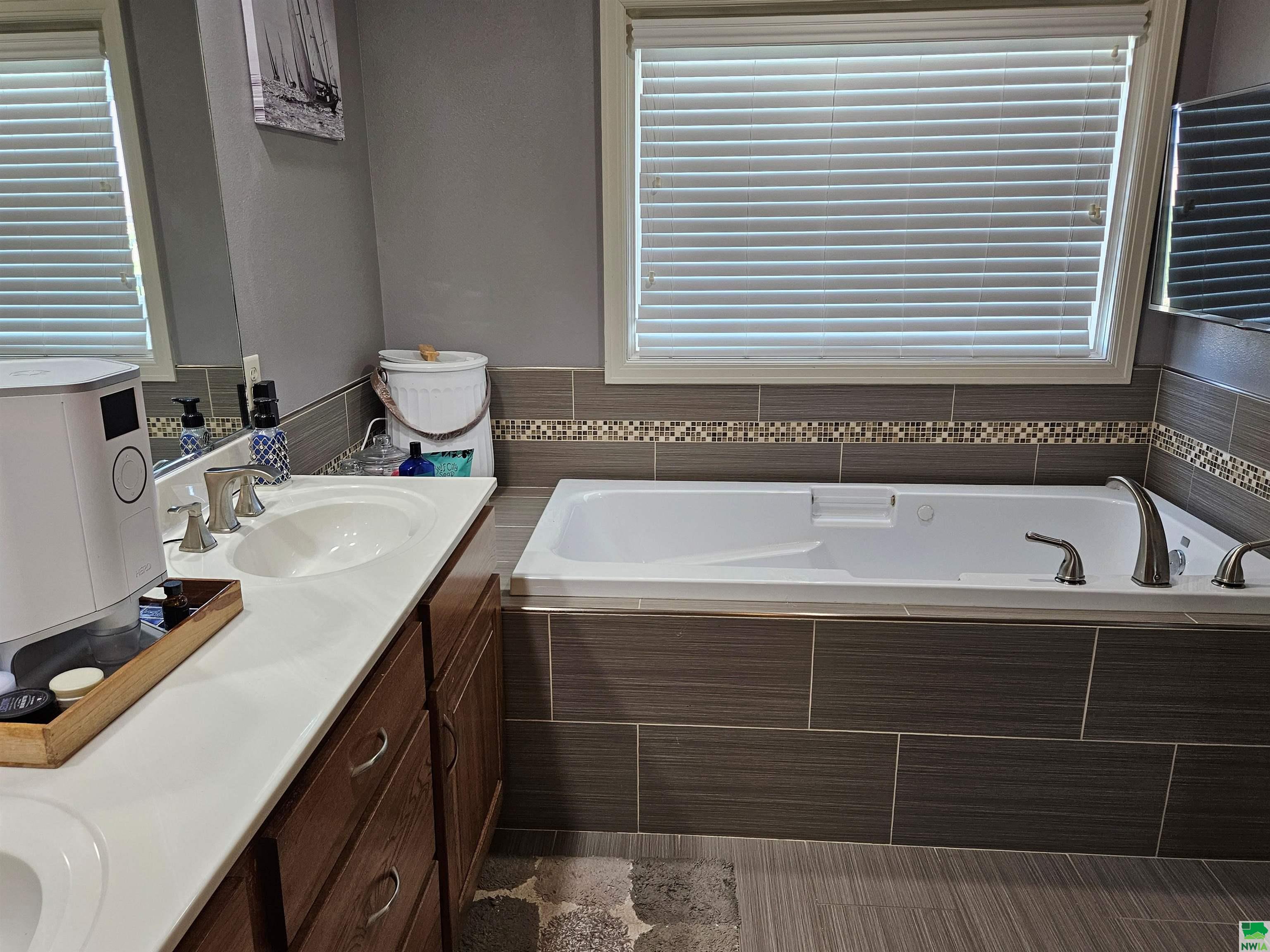 MLS #828381