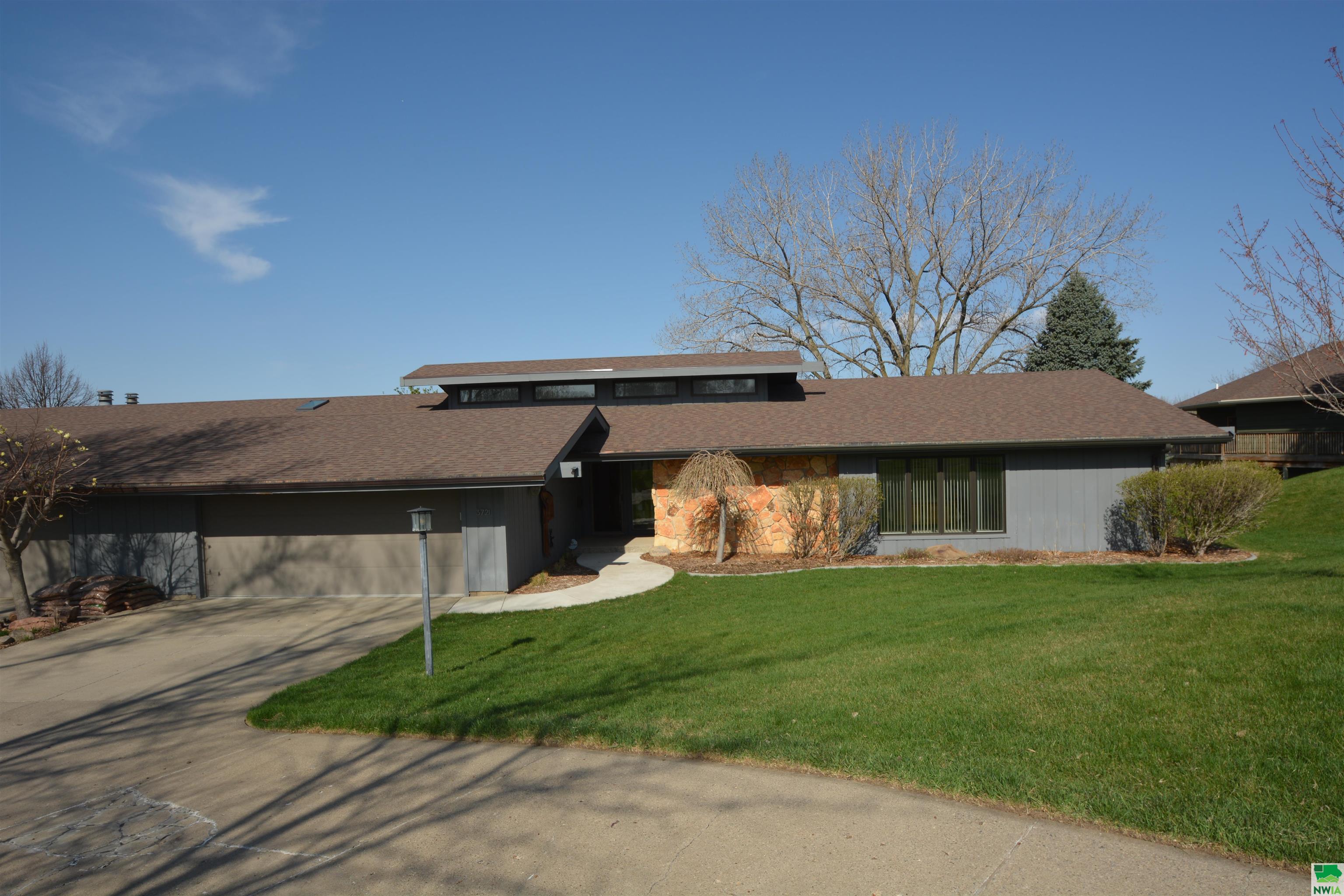3721 Martins Yard, Sioux City, IA 51104 