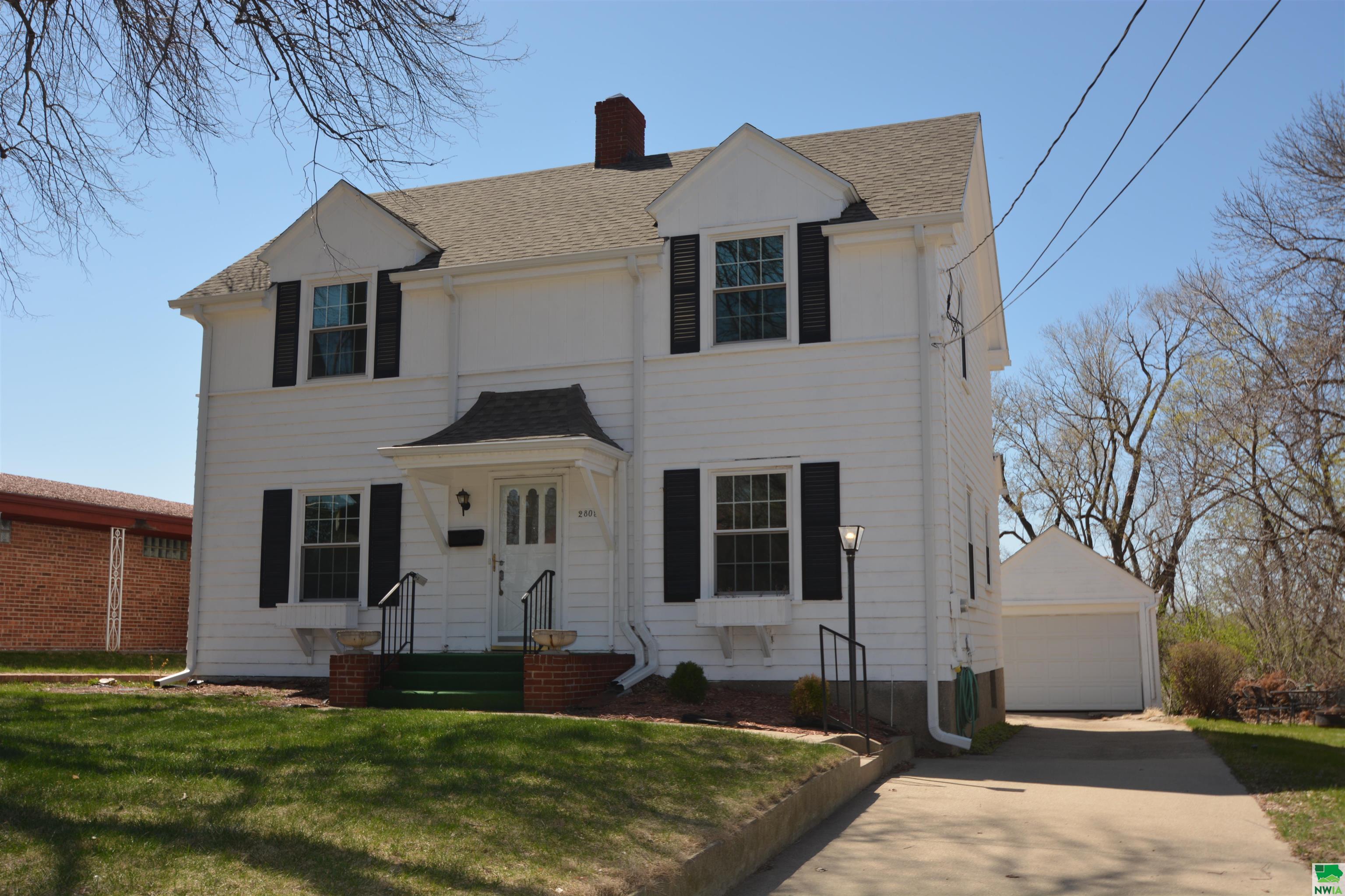 2805 Summit St, Sioux City, IA 51104 