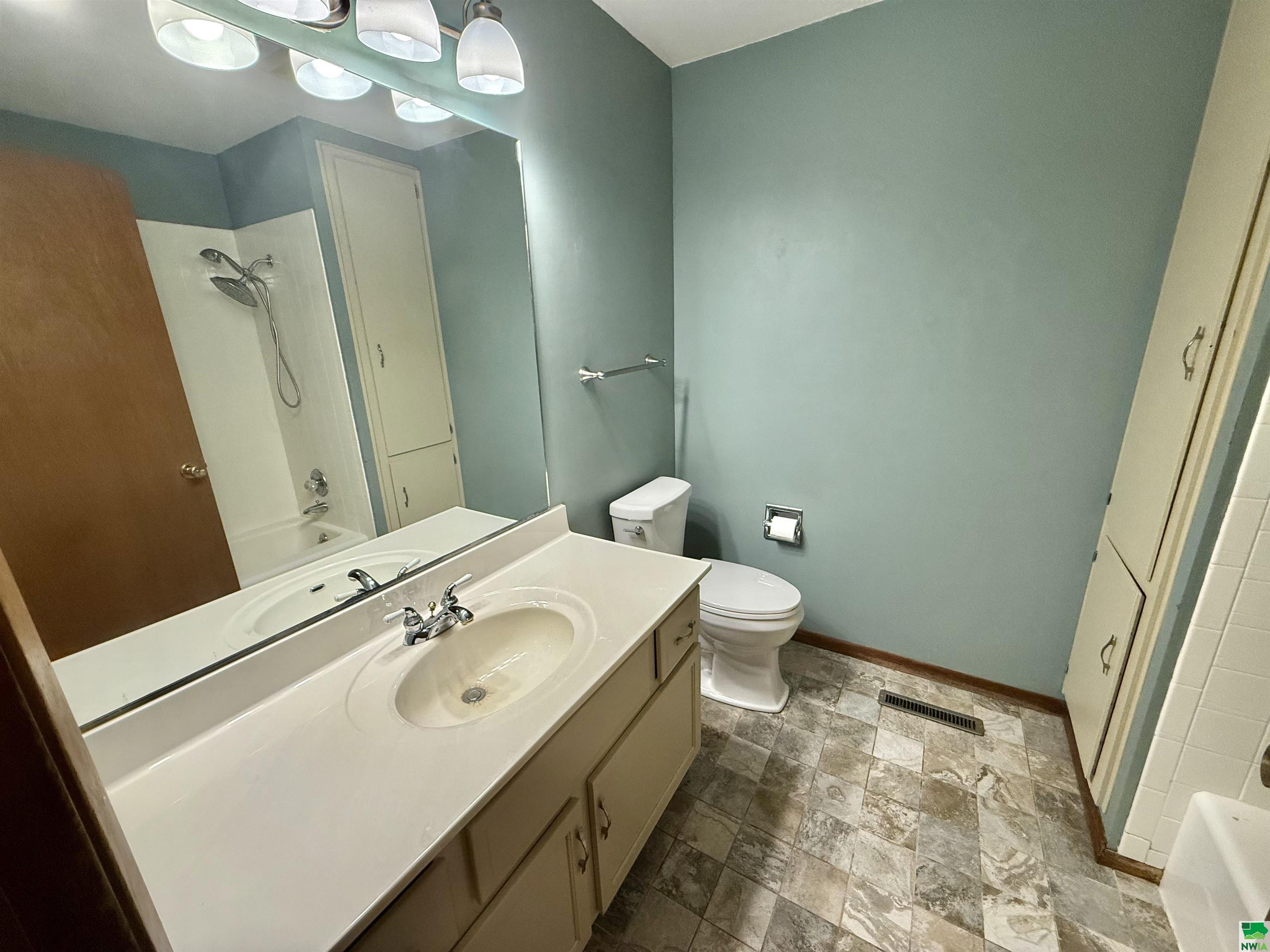MLS #828410