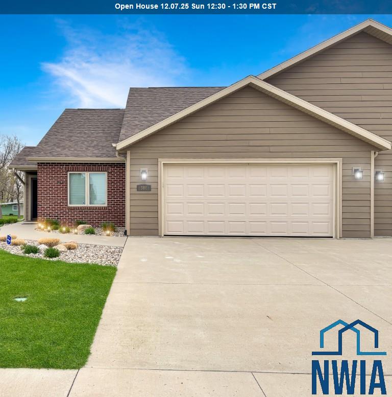 306 Prairie Bluff Dr, Sergeant Bluff, IA 51054 