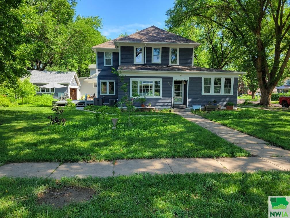 324 Lewis St. E, Vermillion, SD 57069 