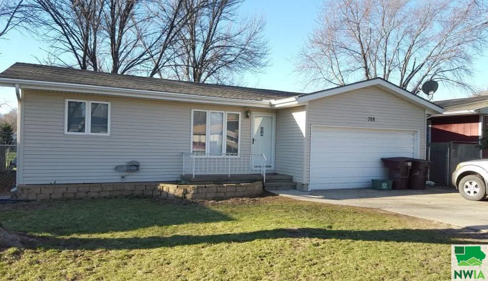 708 15th E, South Sioux City, NE 68776 