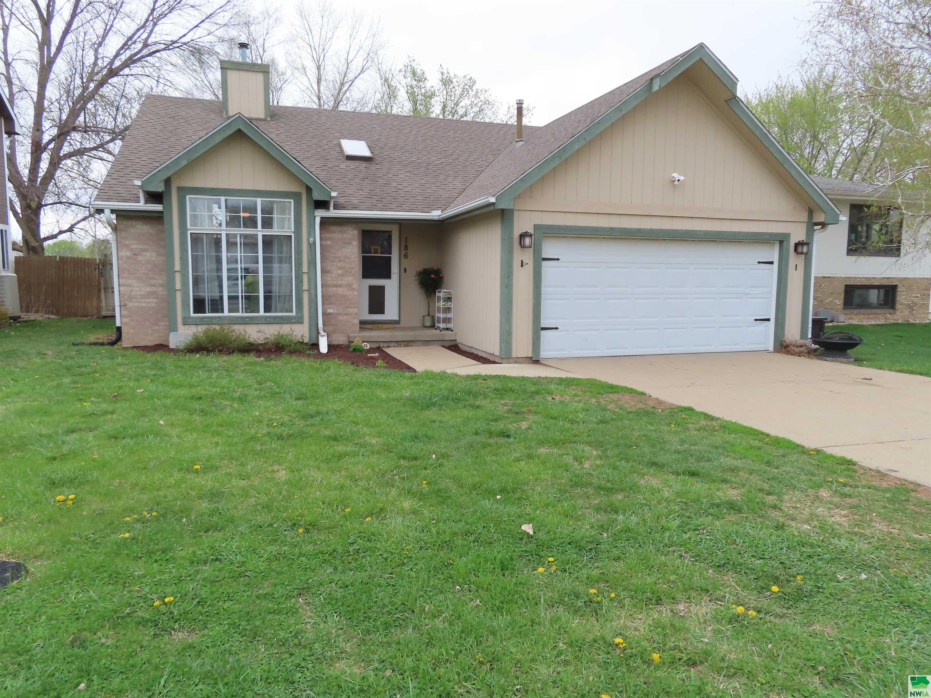 186 Suncoast Drive, McCook Lake, SD 57049 