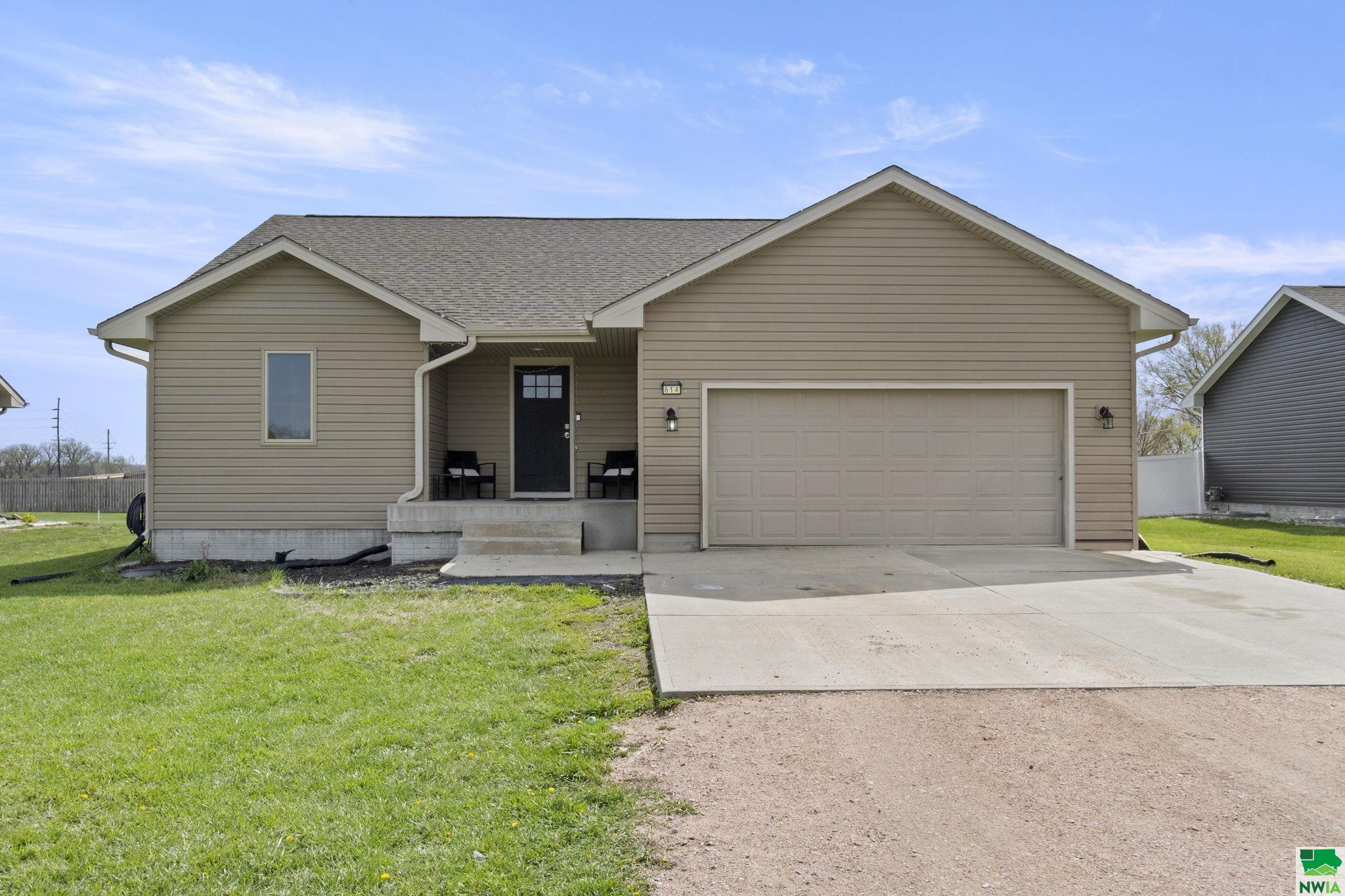 614 8th N, Dakota City, NE 68731 