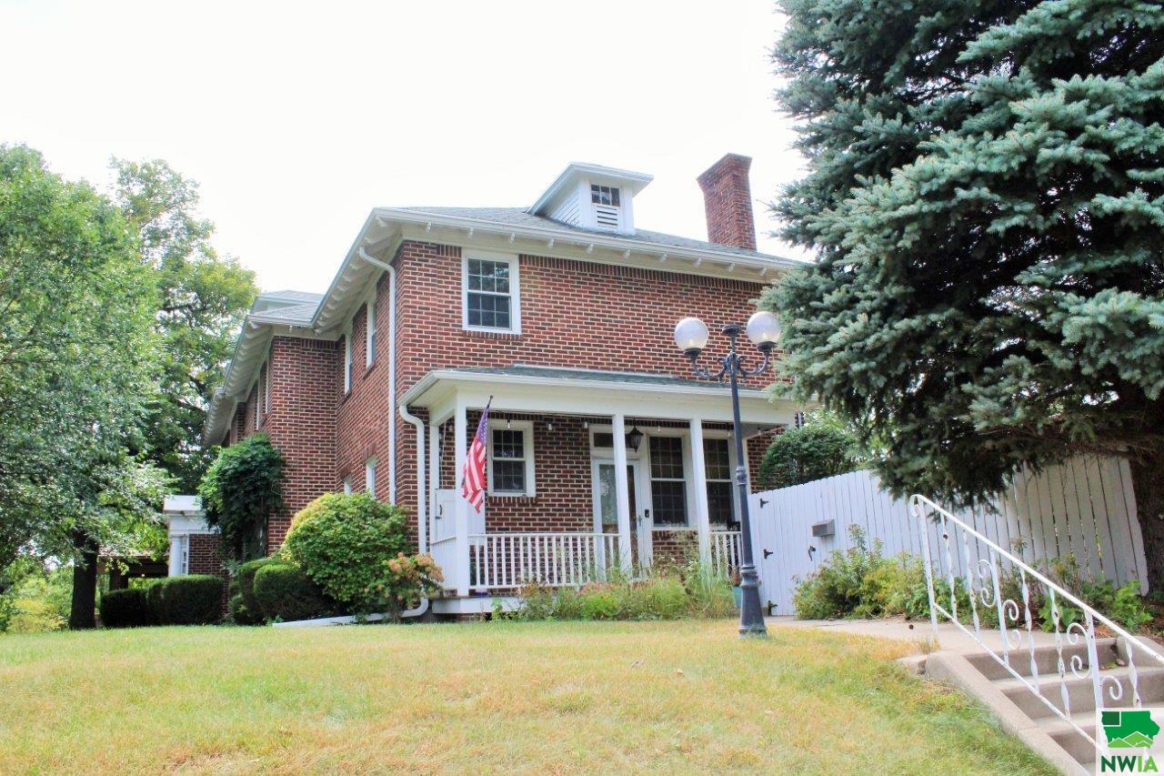 1925 SUMMIT ST, Sioux City, IA 51104 