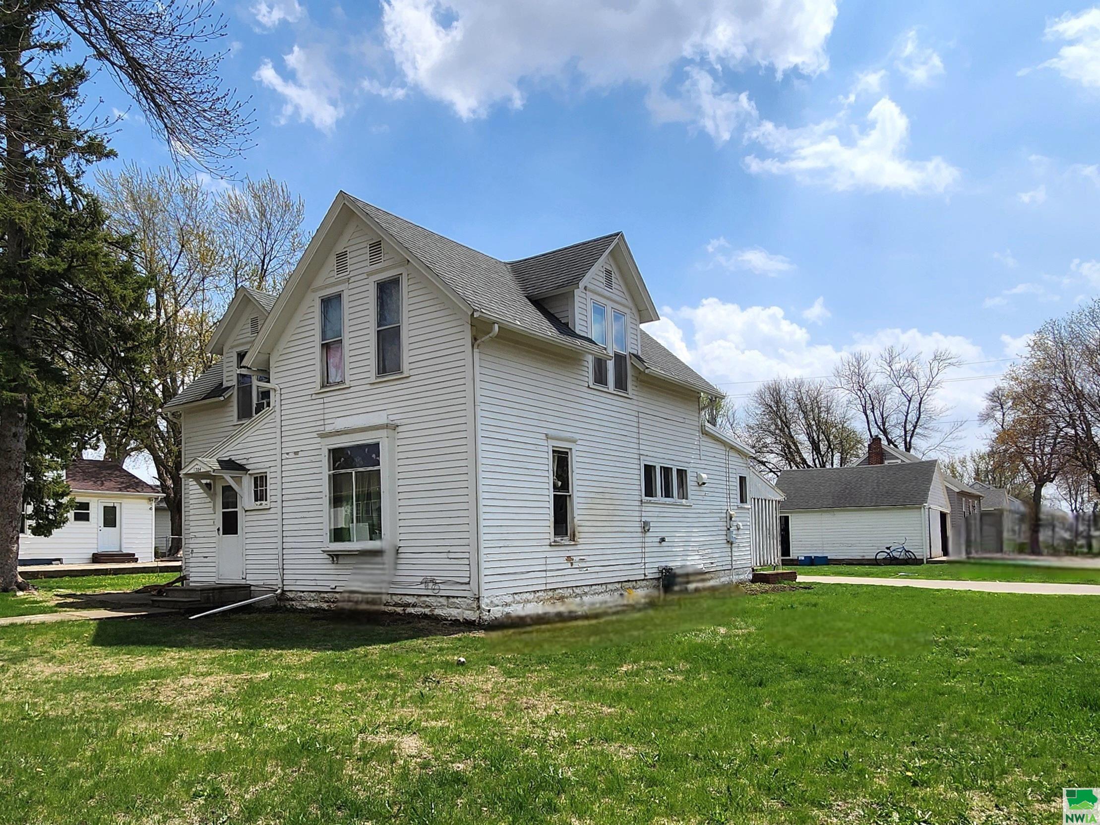 1304 3rd St., Hull, IA 51239 