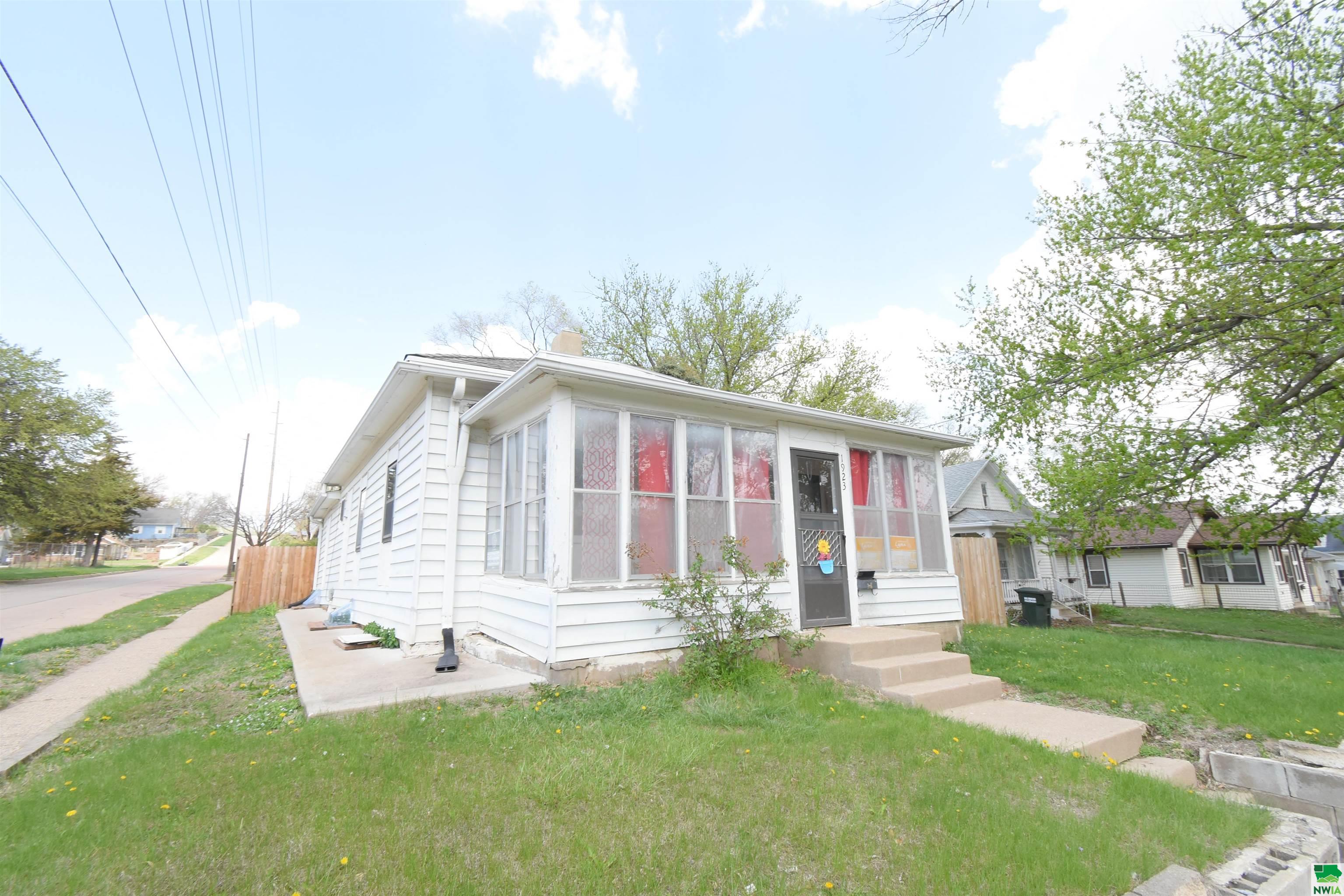 1923 6th W, Sioux City, IA 51101 