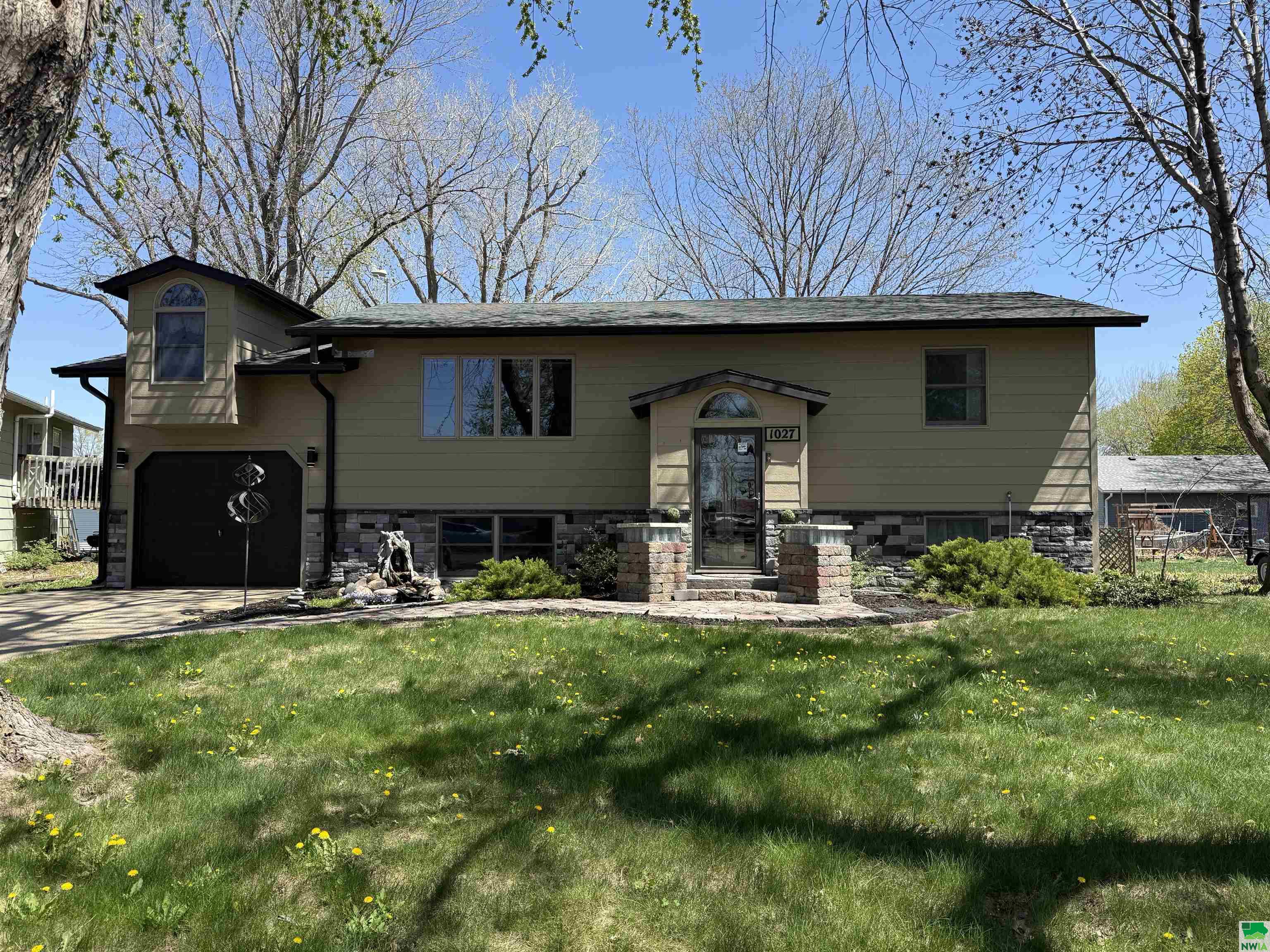 1027 Rice Dr., Vermillion, SD 57069 