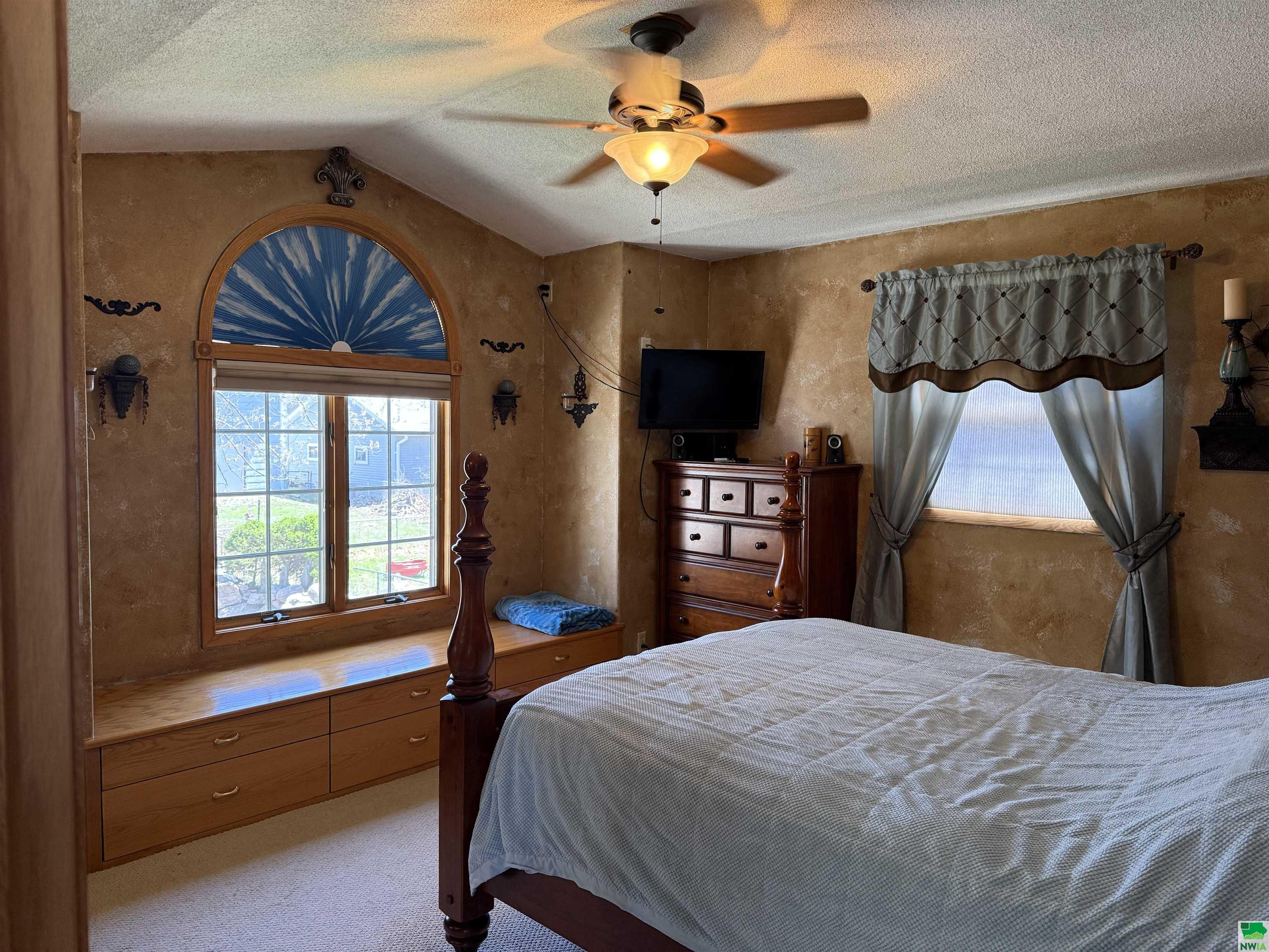 MLS #828476