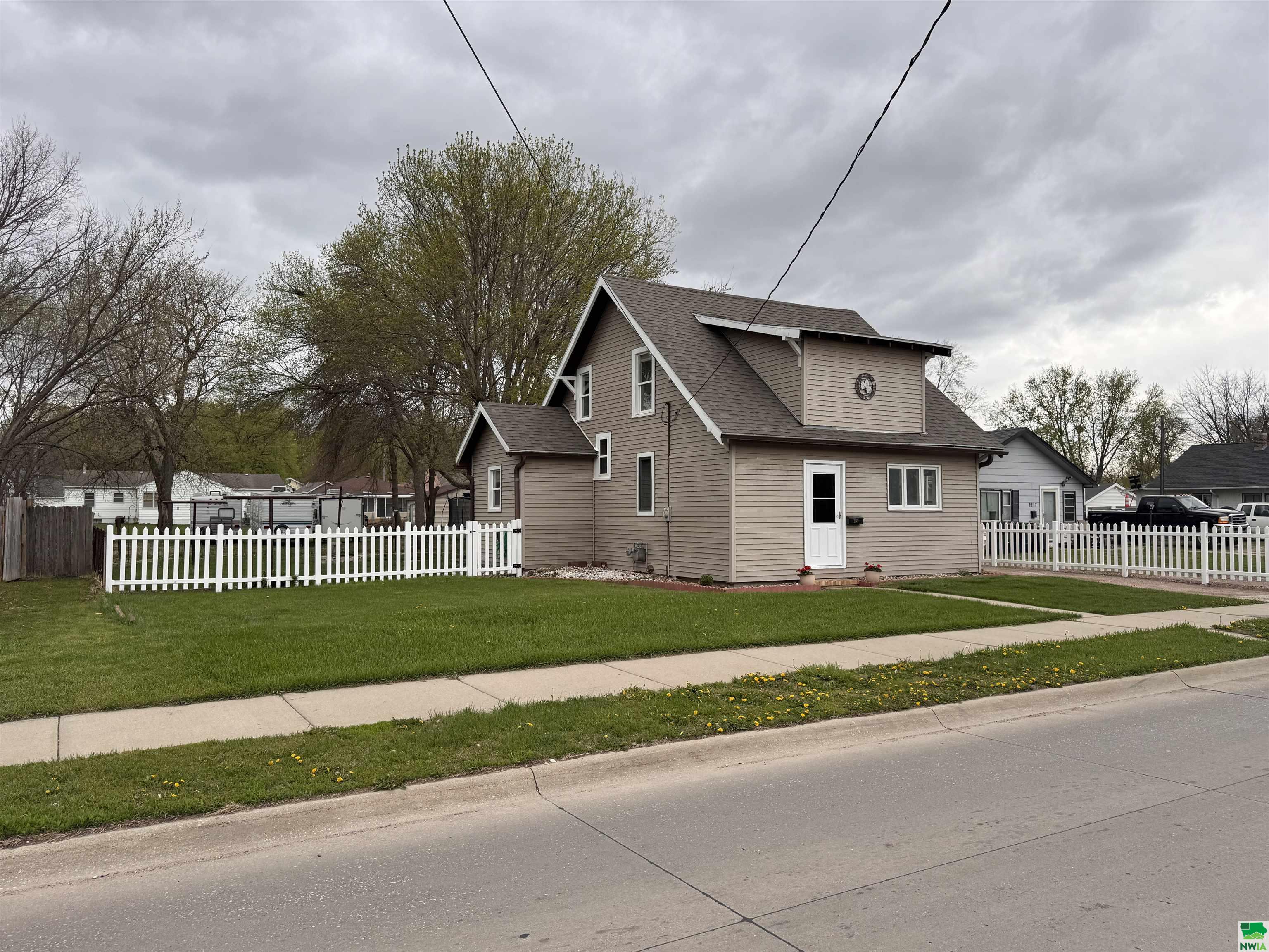 2211 Myrtle St, Sioux City, IA 51103 