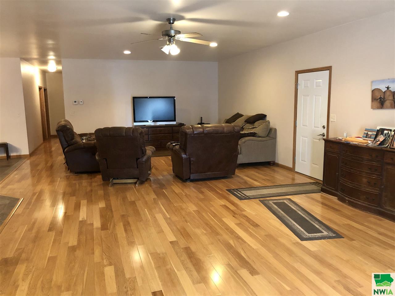 MLS #828490