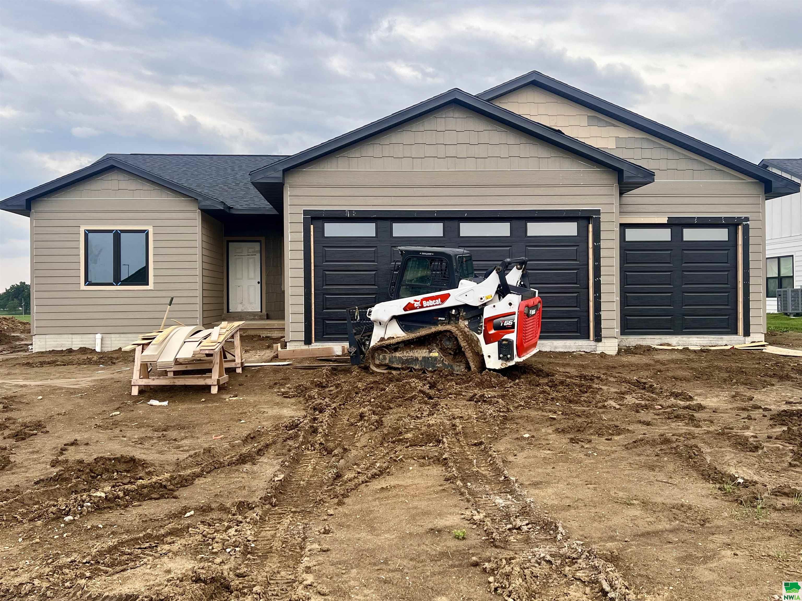 708 17th St SE, Orange City, IA 51041 