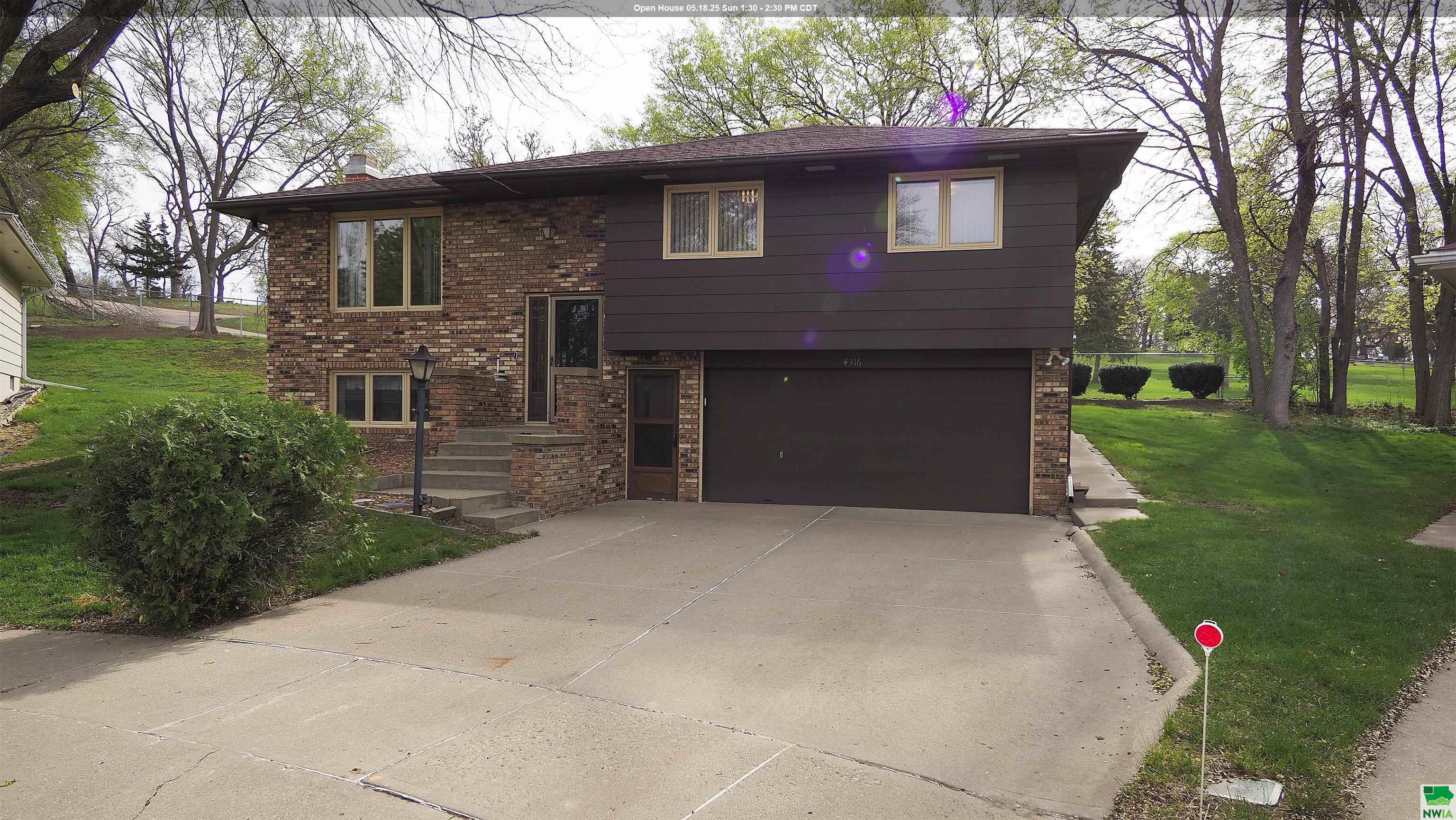 4316 VILLAGE GREEN CT, Sioux City, IA 51106 