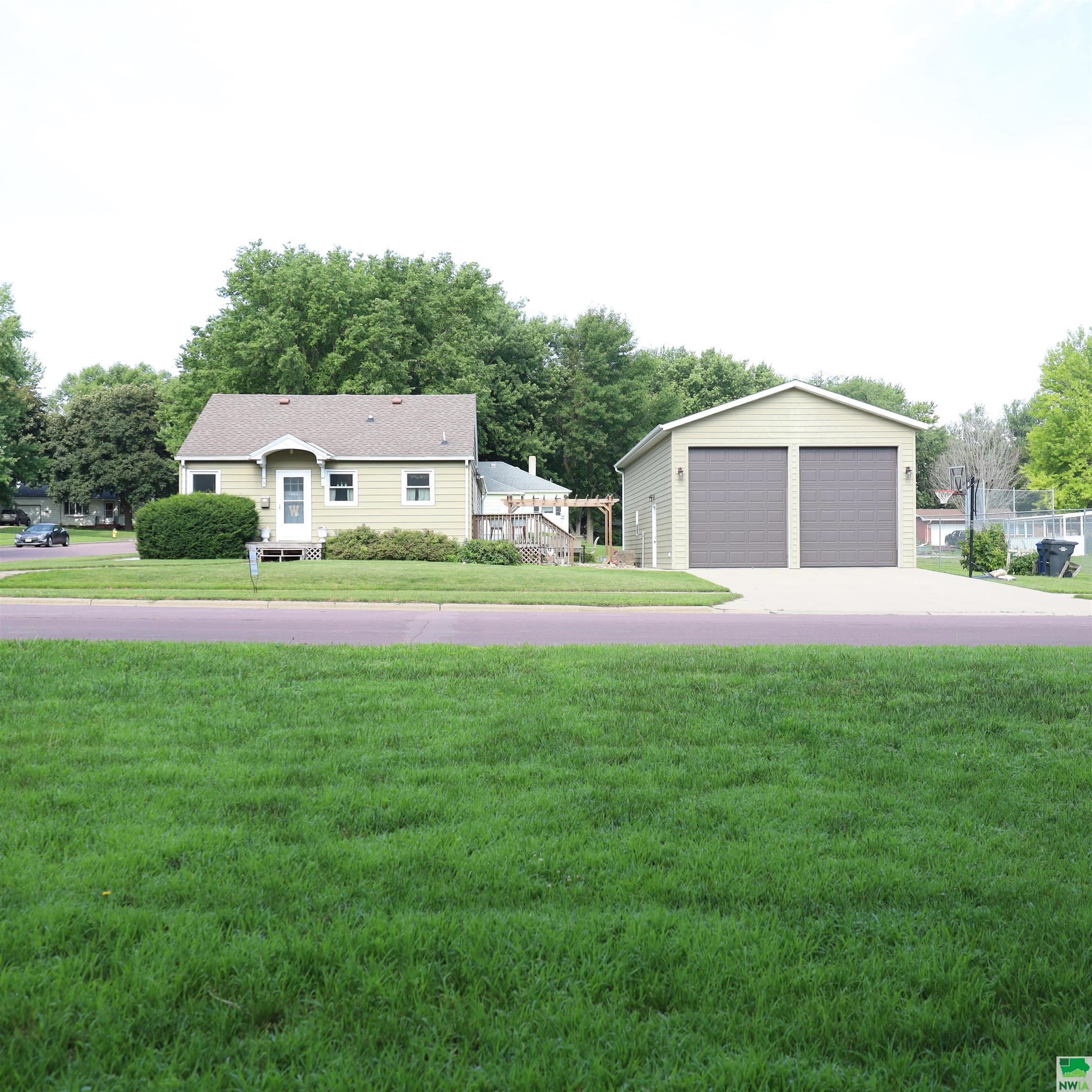 809 Tama S, Rock Rapids, IA 51246 