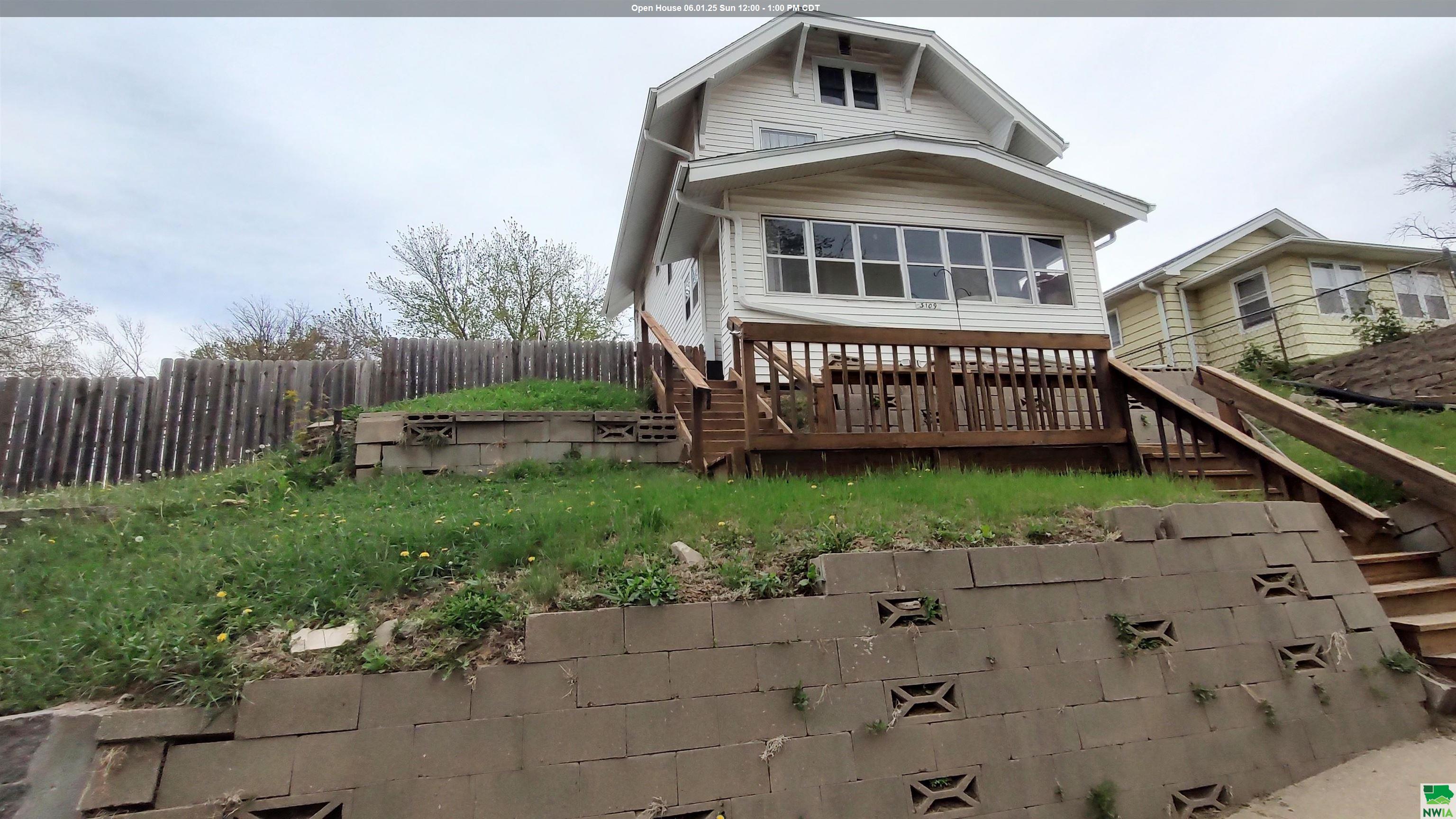 3109 Garretson Ave., Sioux City, IA 51106 