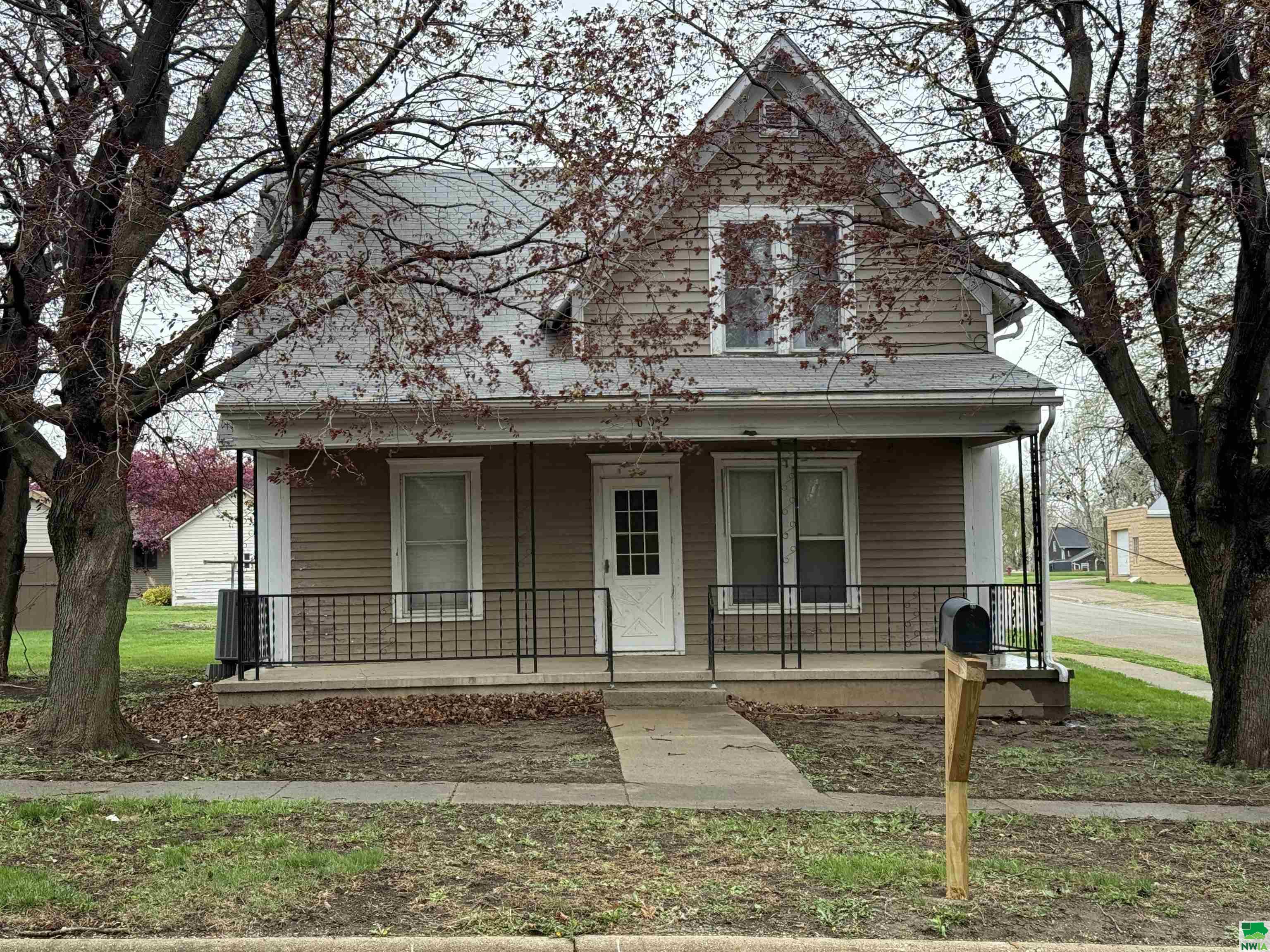 602 East St., Ireton, IA 51027 
