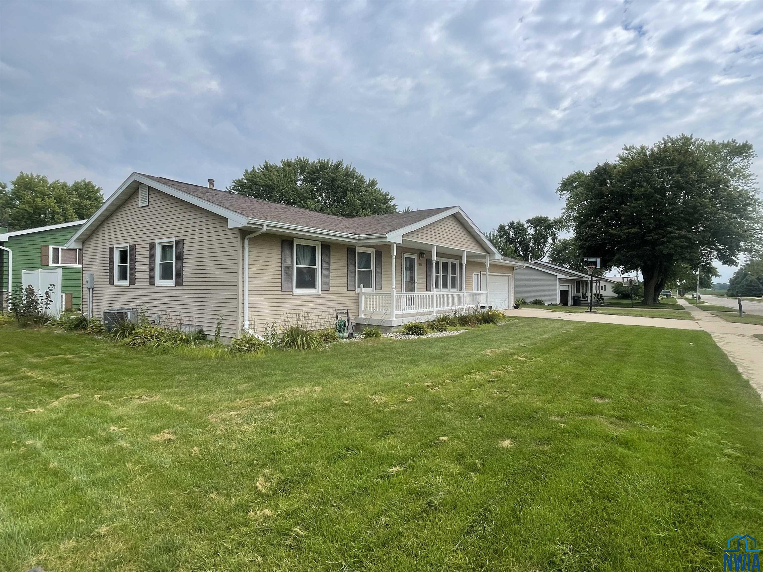 1001 8TH ST E, Storm Lake, IA 50588 