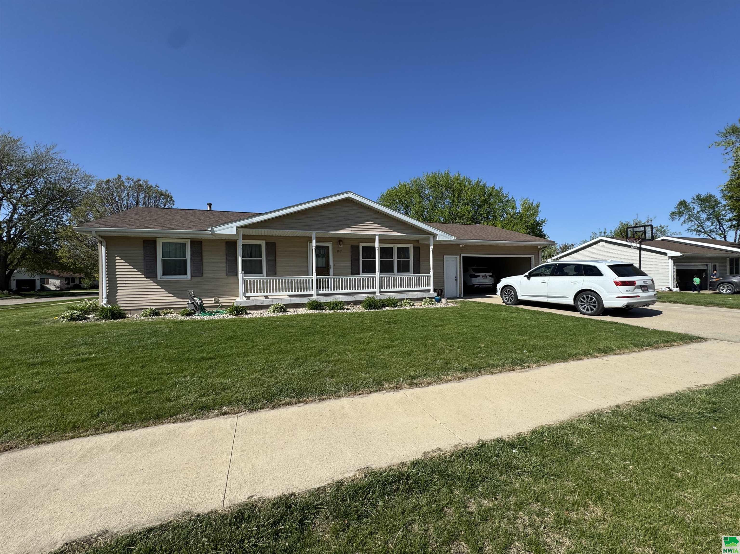 1001 8TH ST E, Storm Lake, IA 50588 