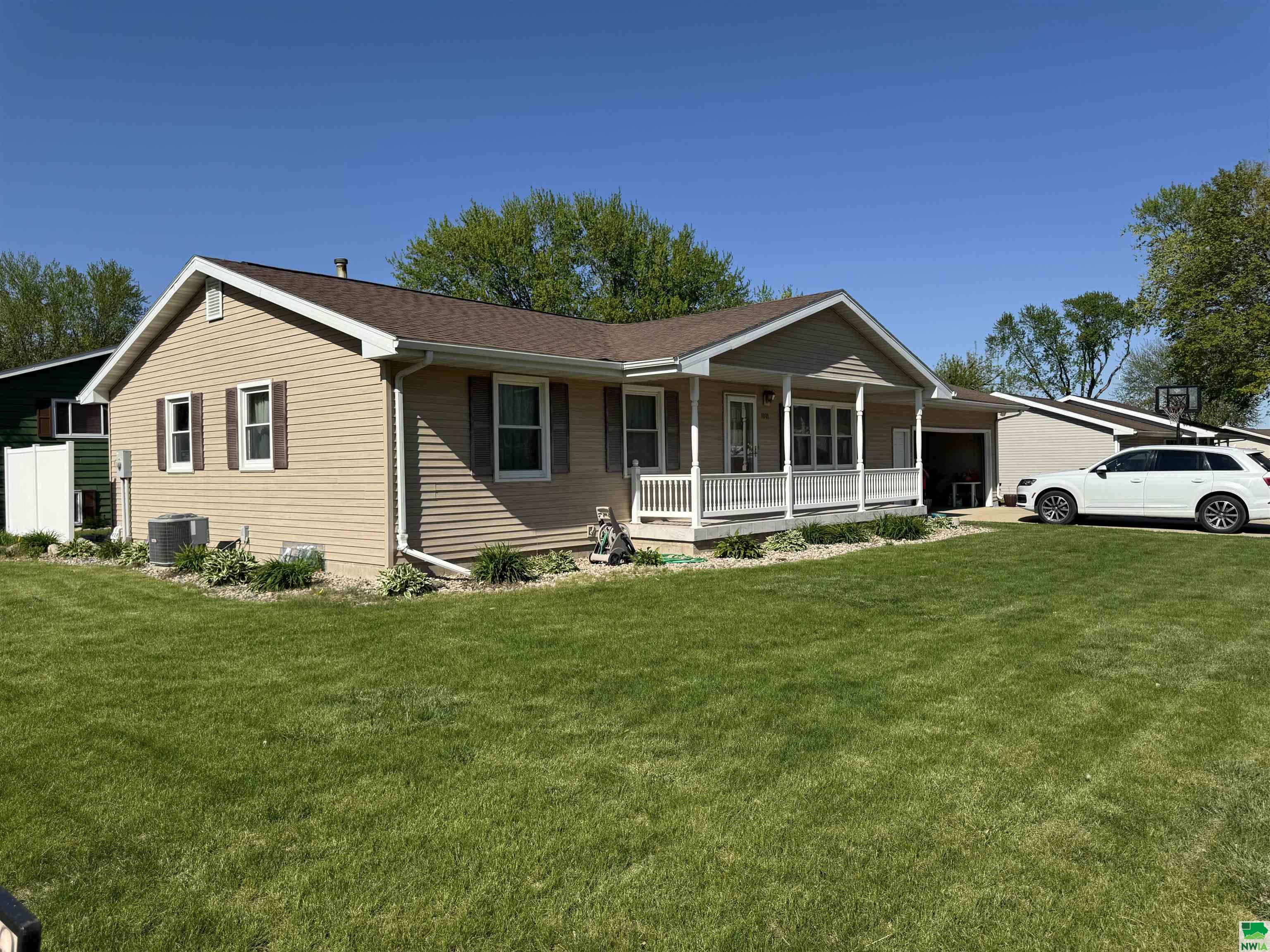 1001 8TH ST E, Storm Lake, IA 50588 