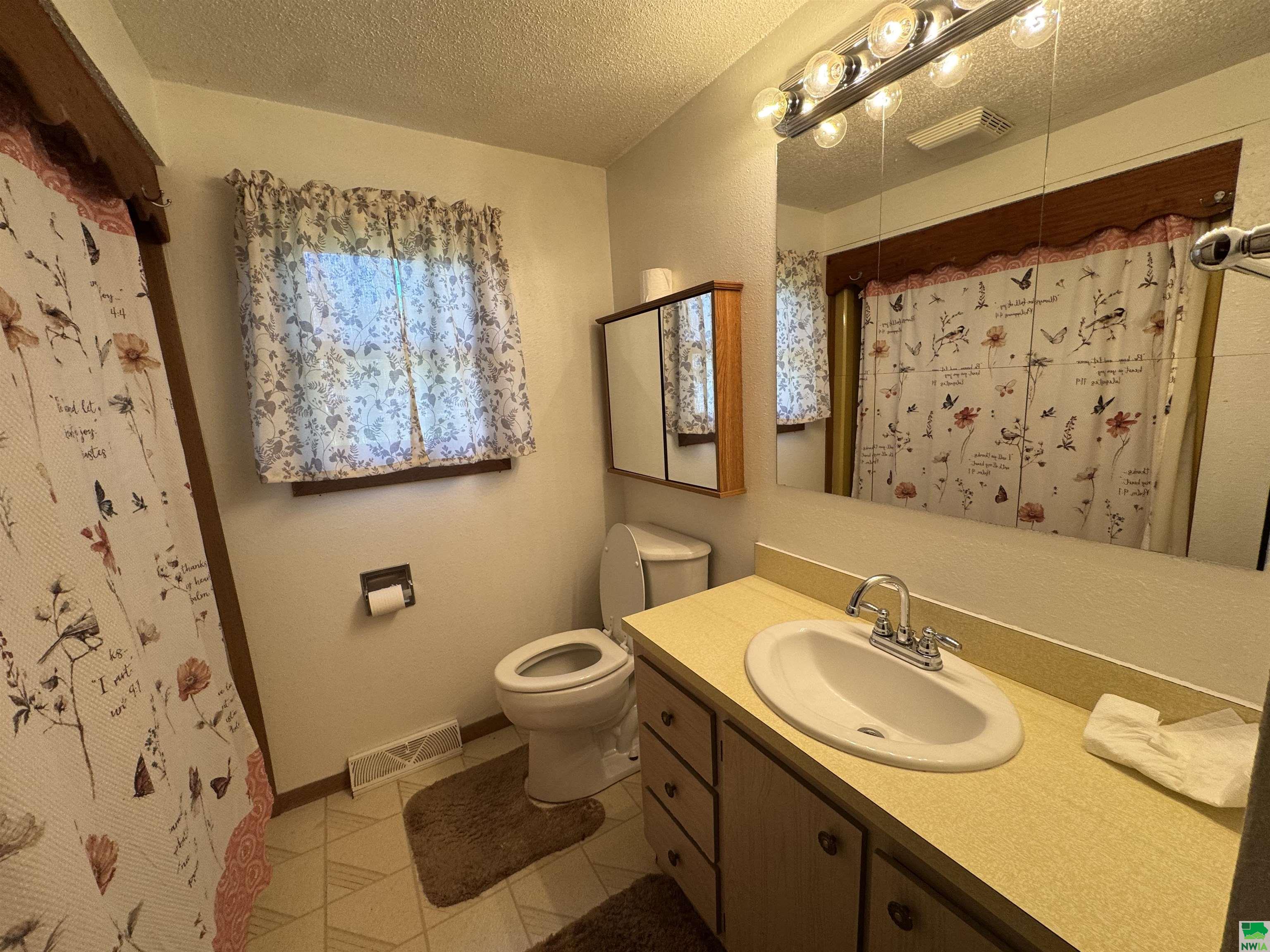 MLS #828558