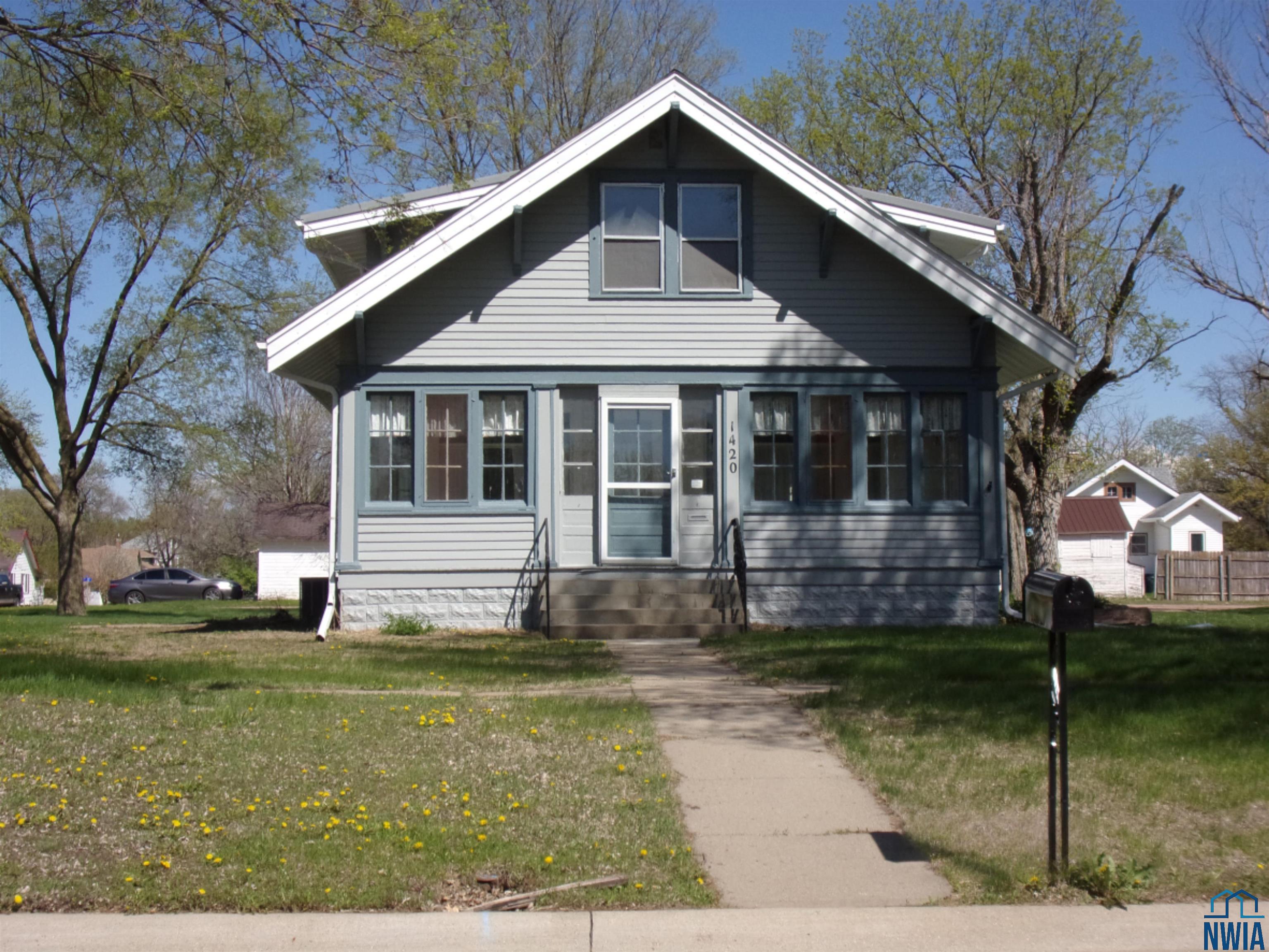 1420 CENTRAL AVE						  						 , Hawarden						 , IA						  51023						  