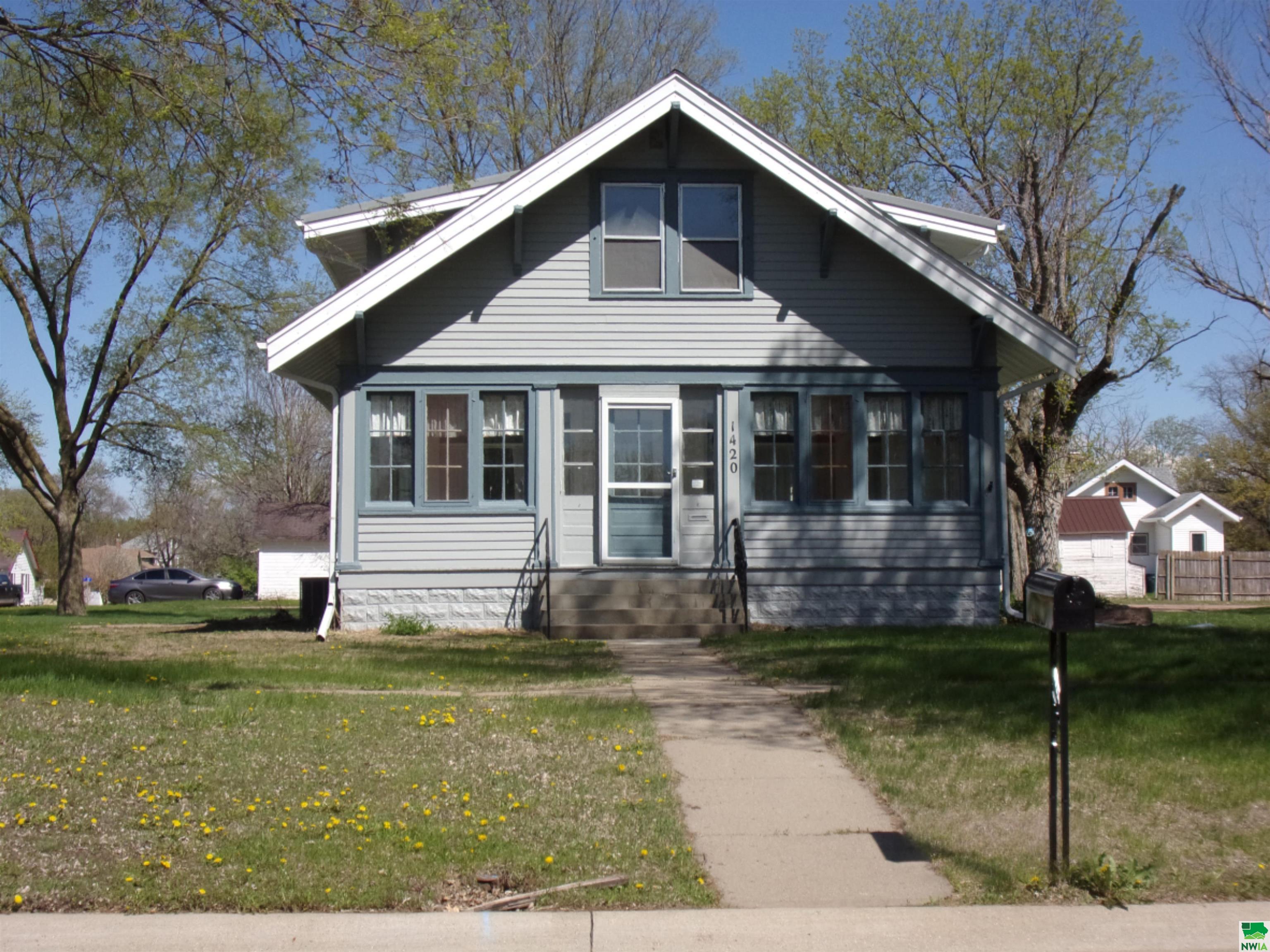 1420 CENTRAL AVE, Hawarden, IA 51023 