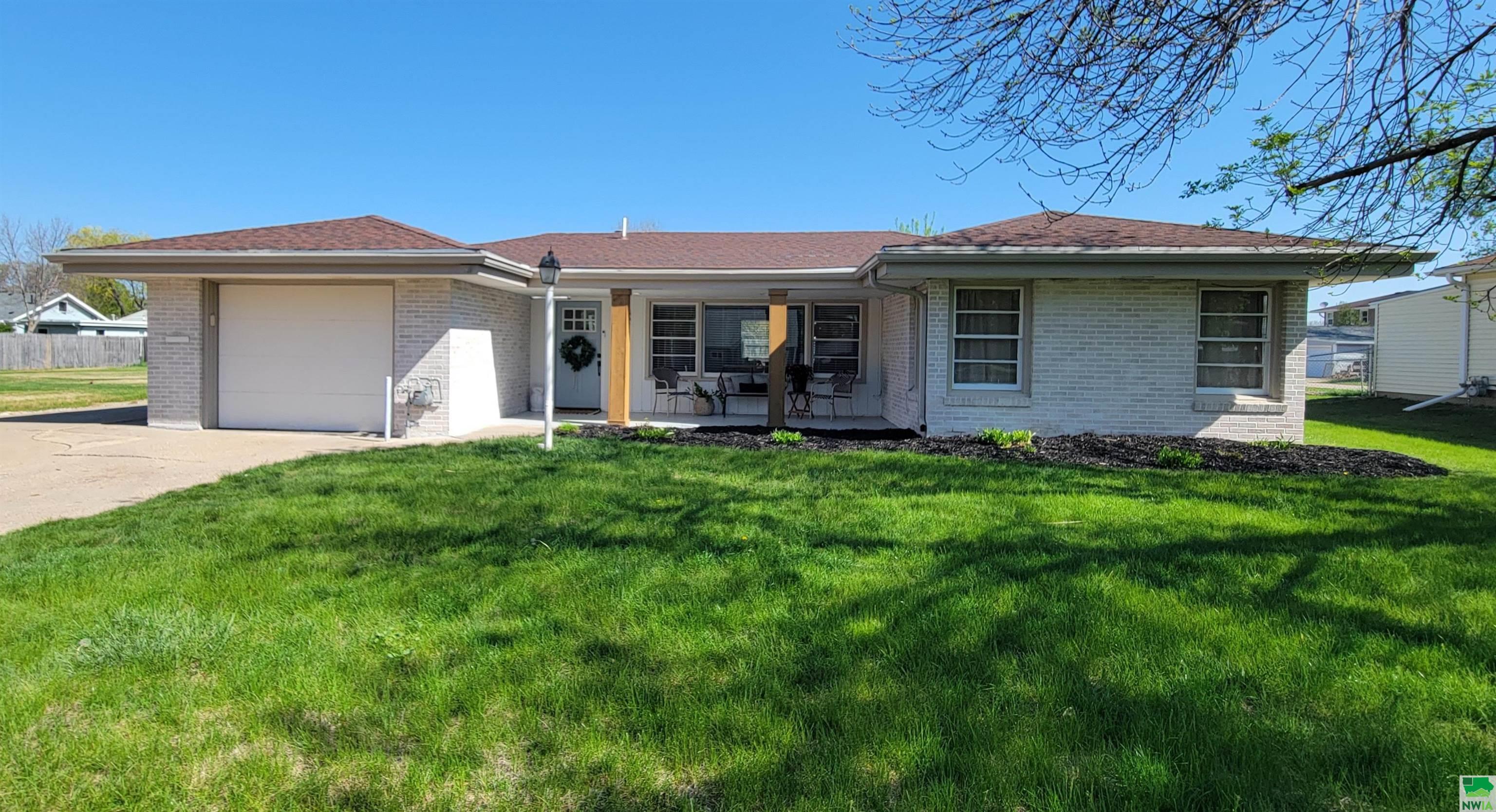 321 19th E, South Sioux City, NE 68776 