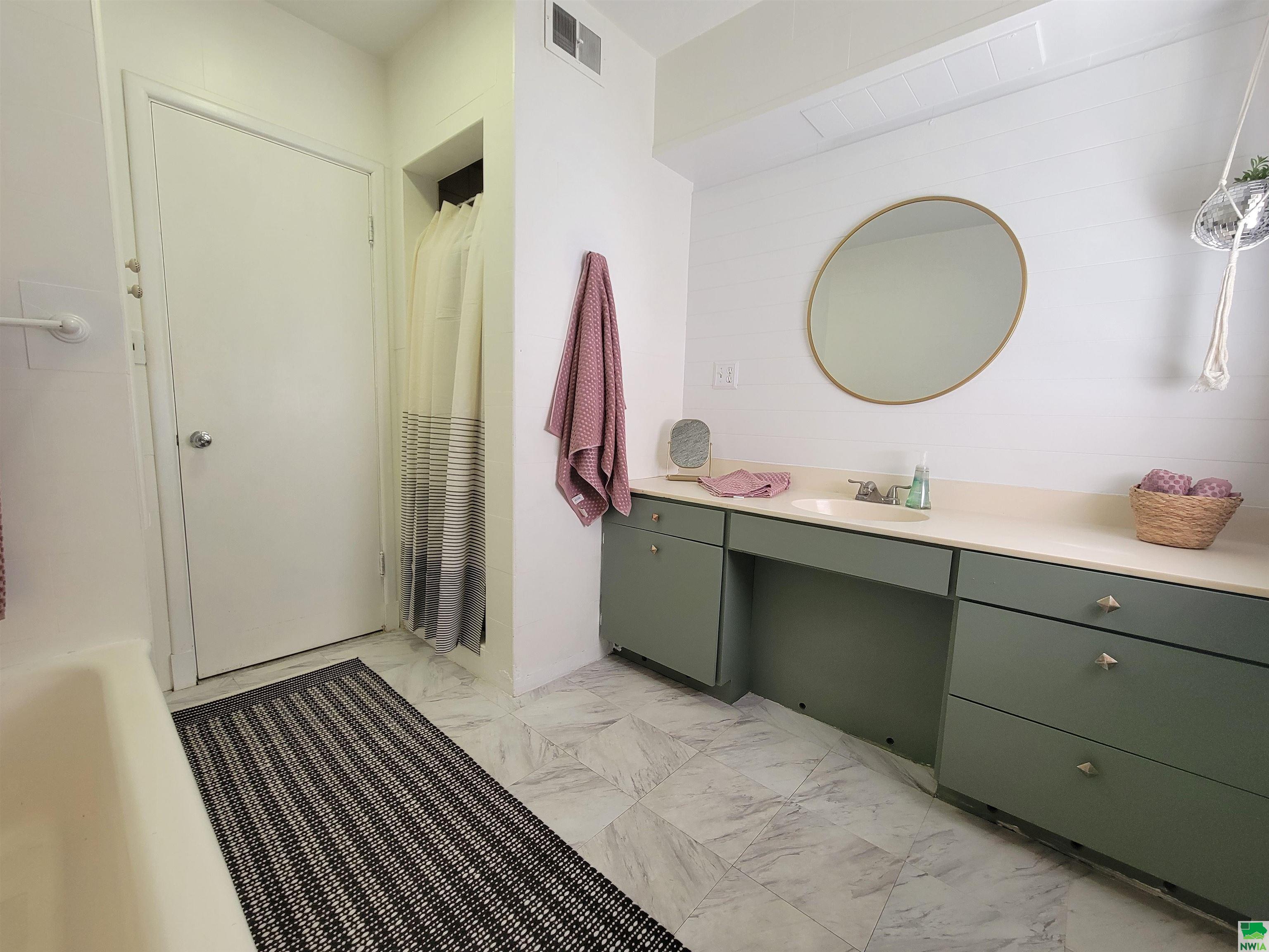 MLS #828563