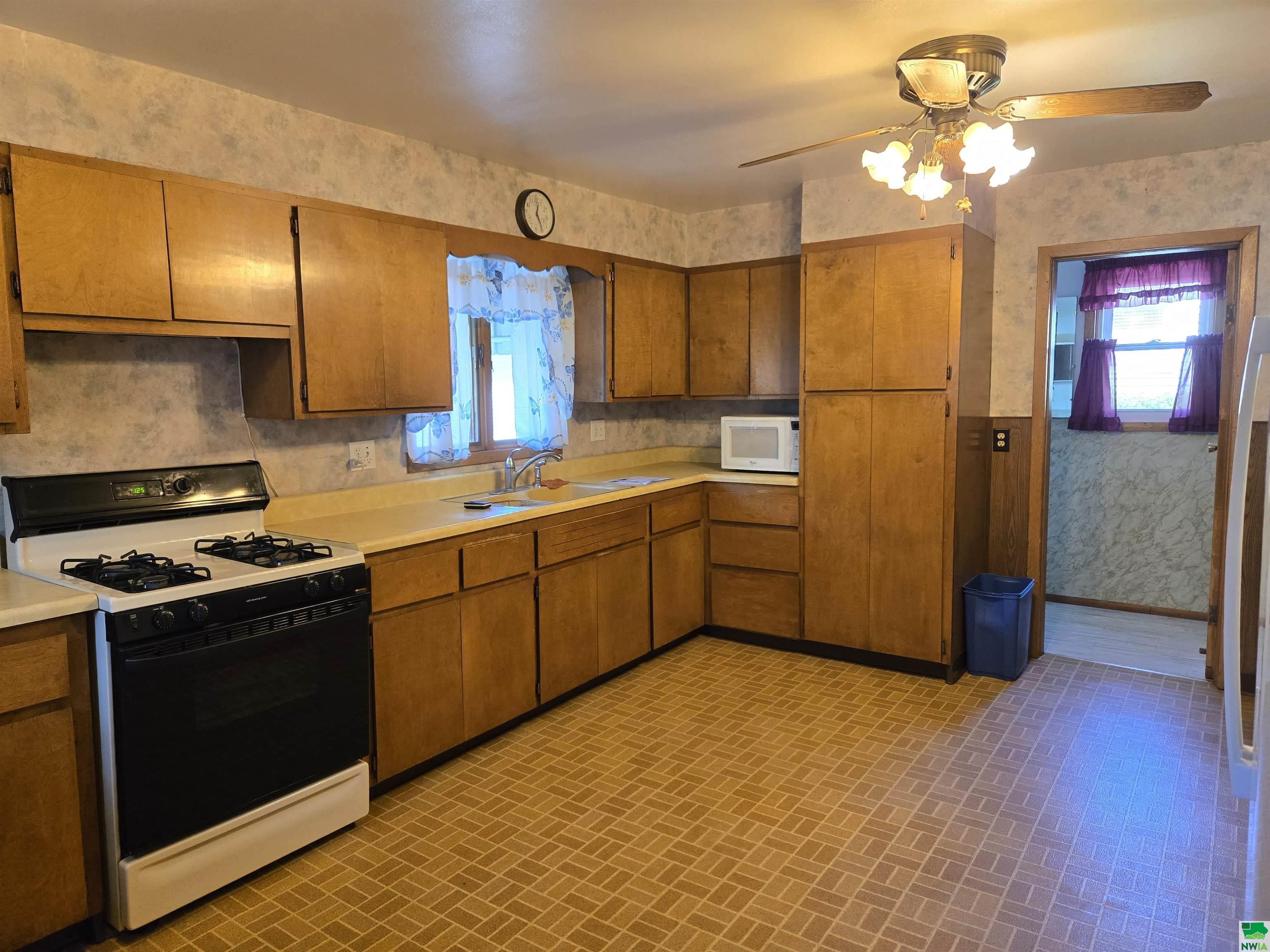 MLS #828570