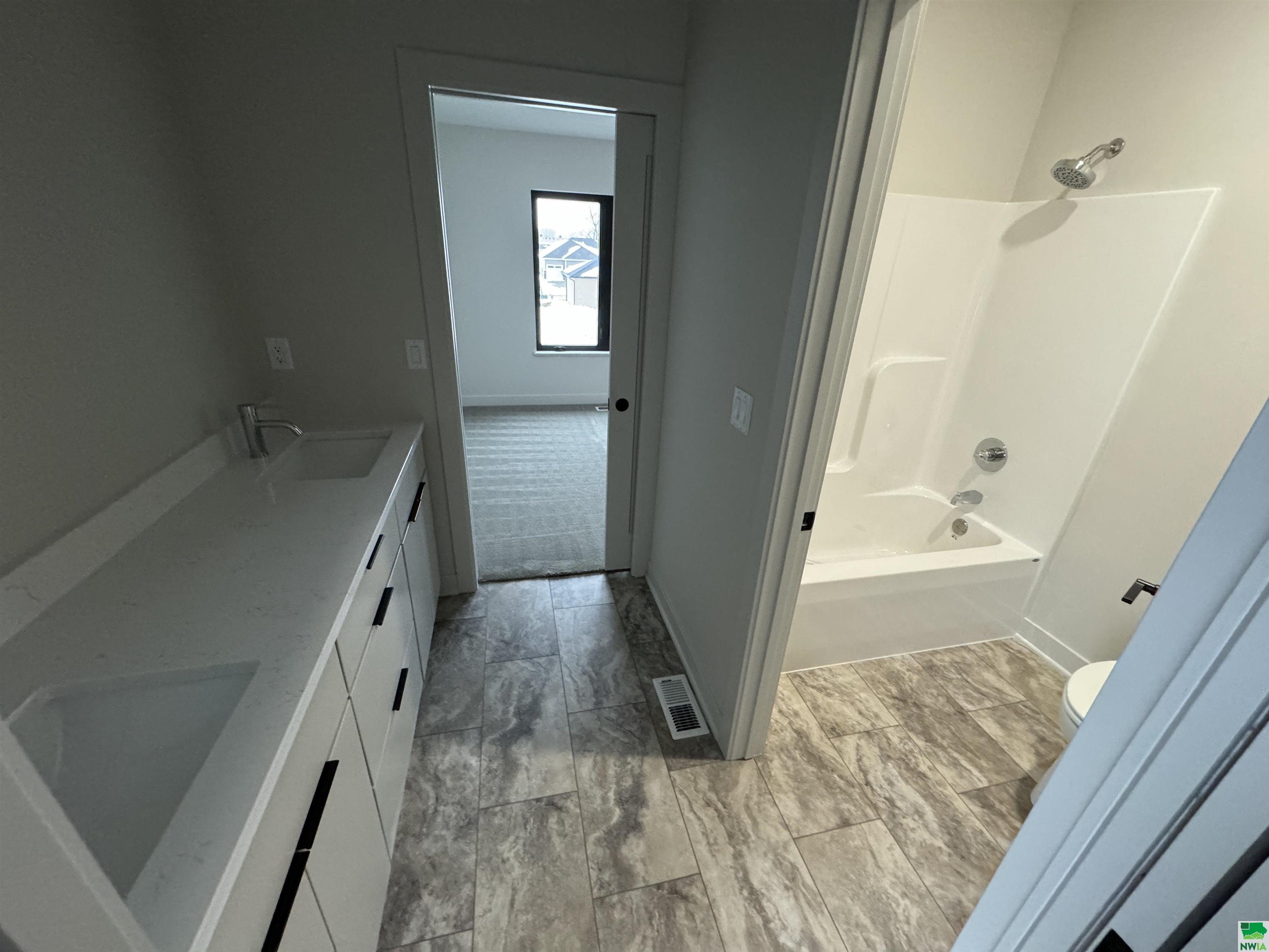 MLS #828574
