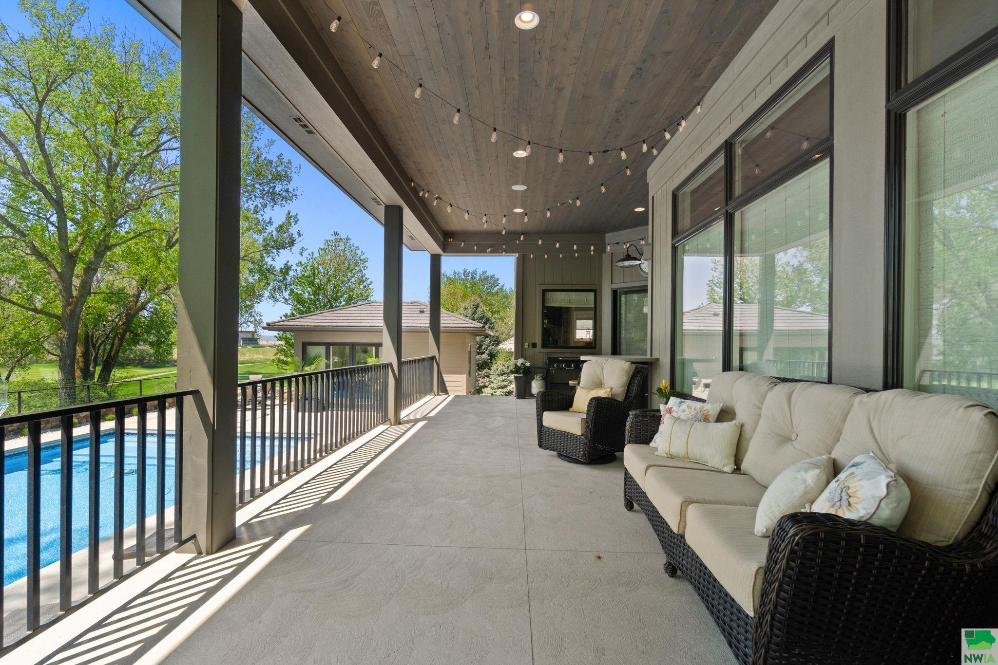 MLS #828596