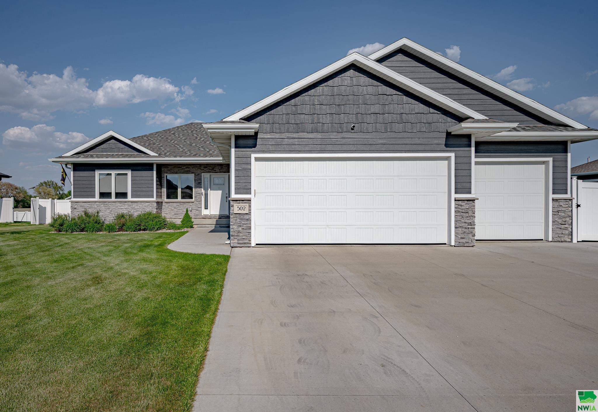 502 Kingston Cir, Sergeant Bluff, IA 51054 