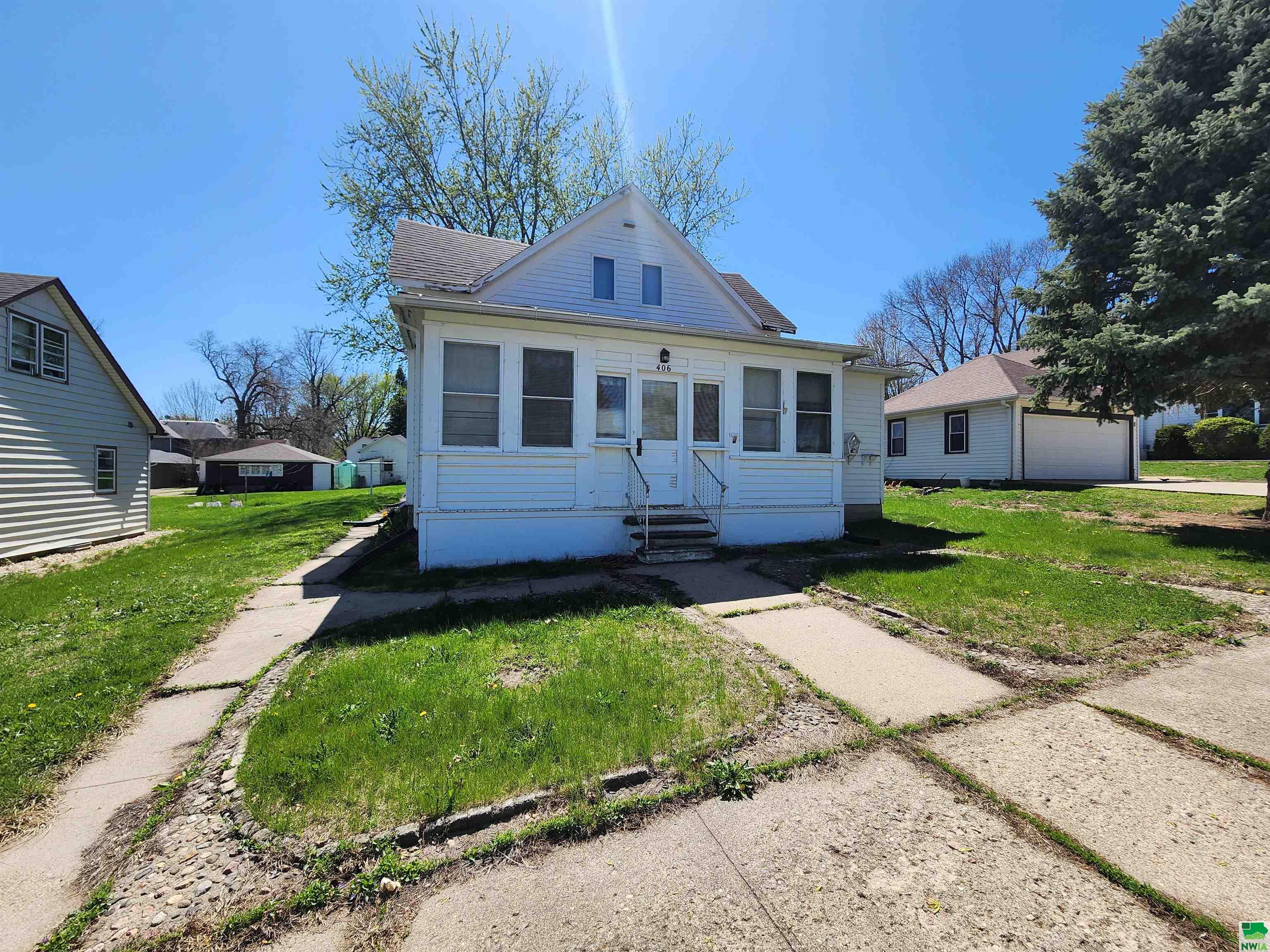 406 11th Street, Alton, IA 51003 