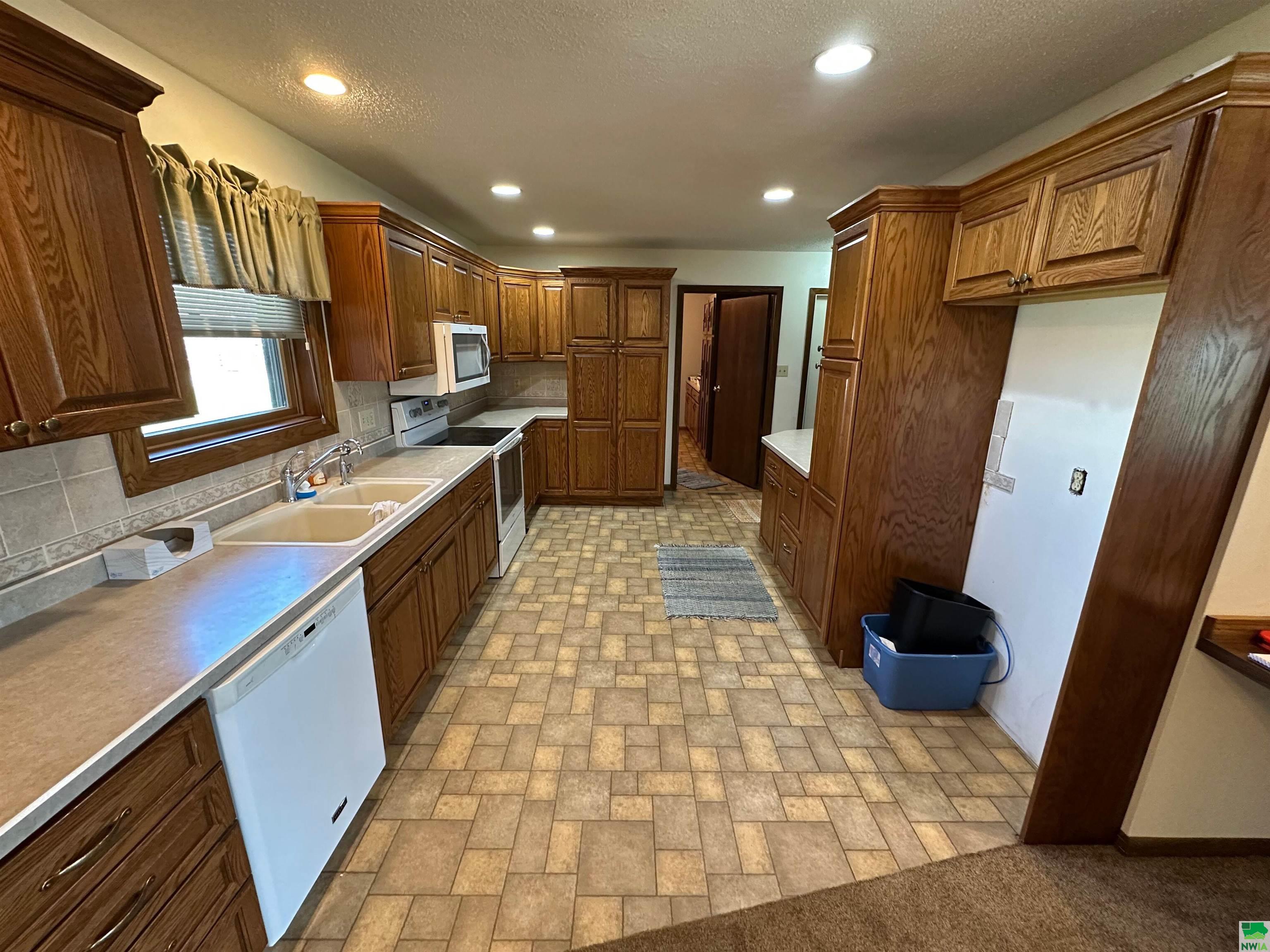 MLS #828616