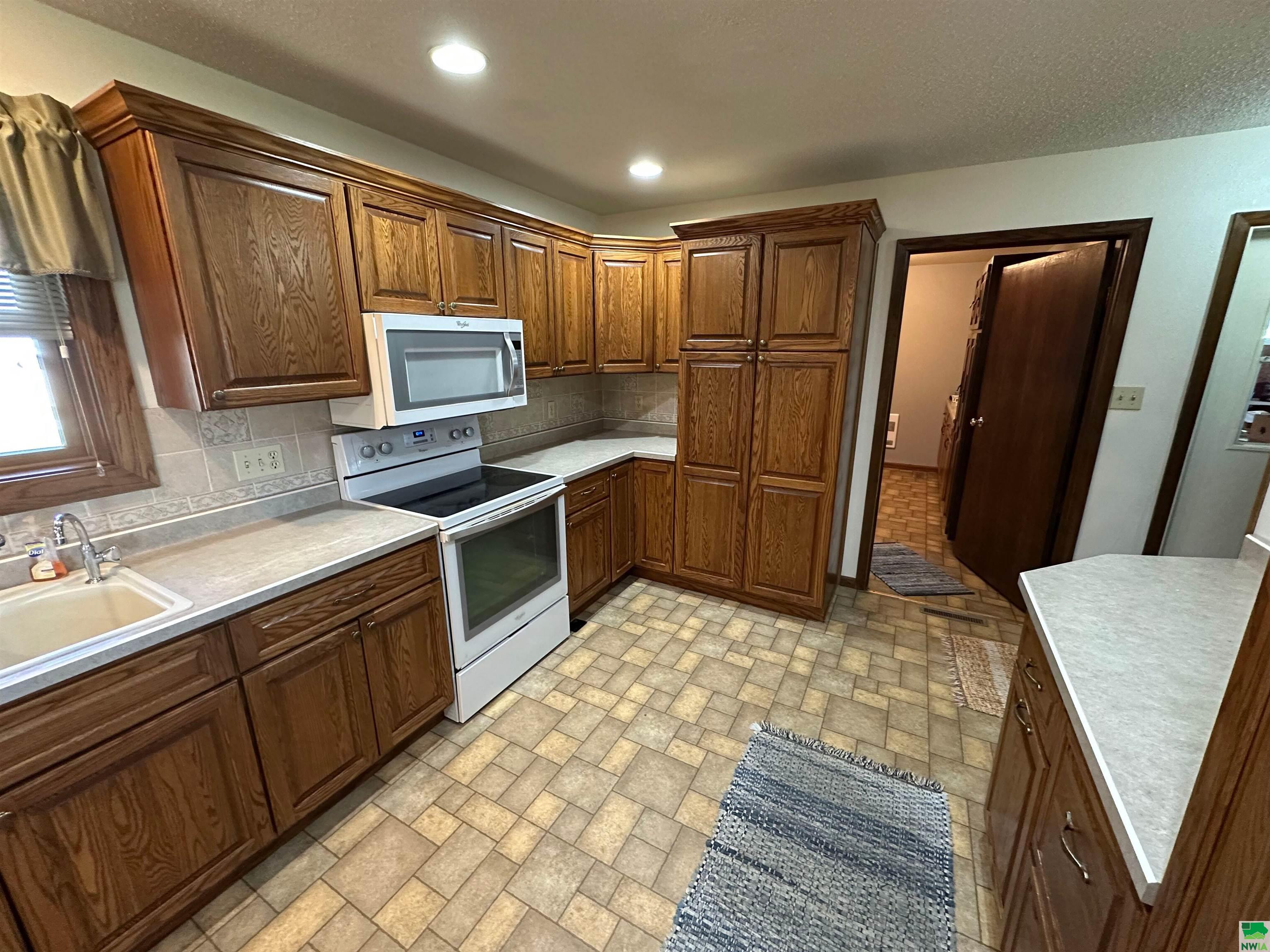 MLS #828616