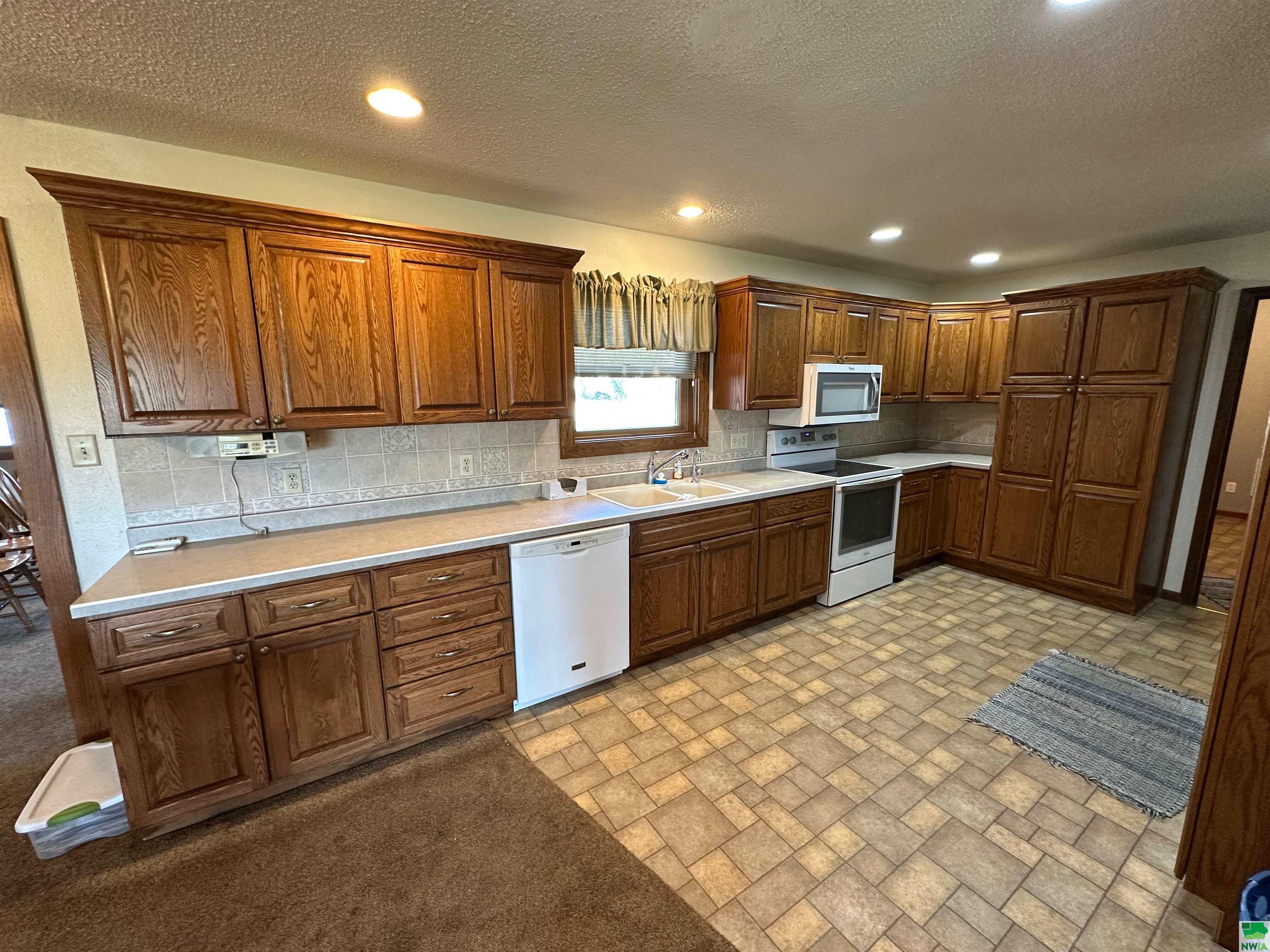 MLS #828616