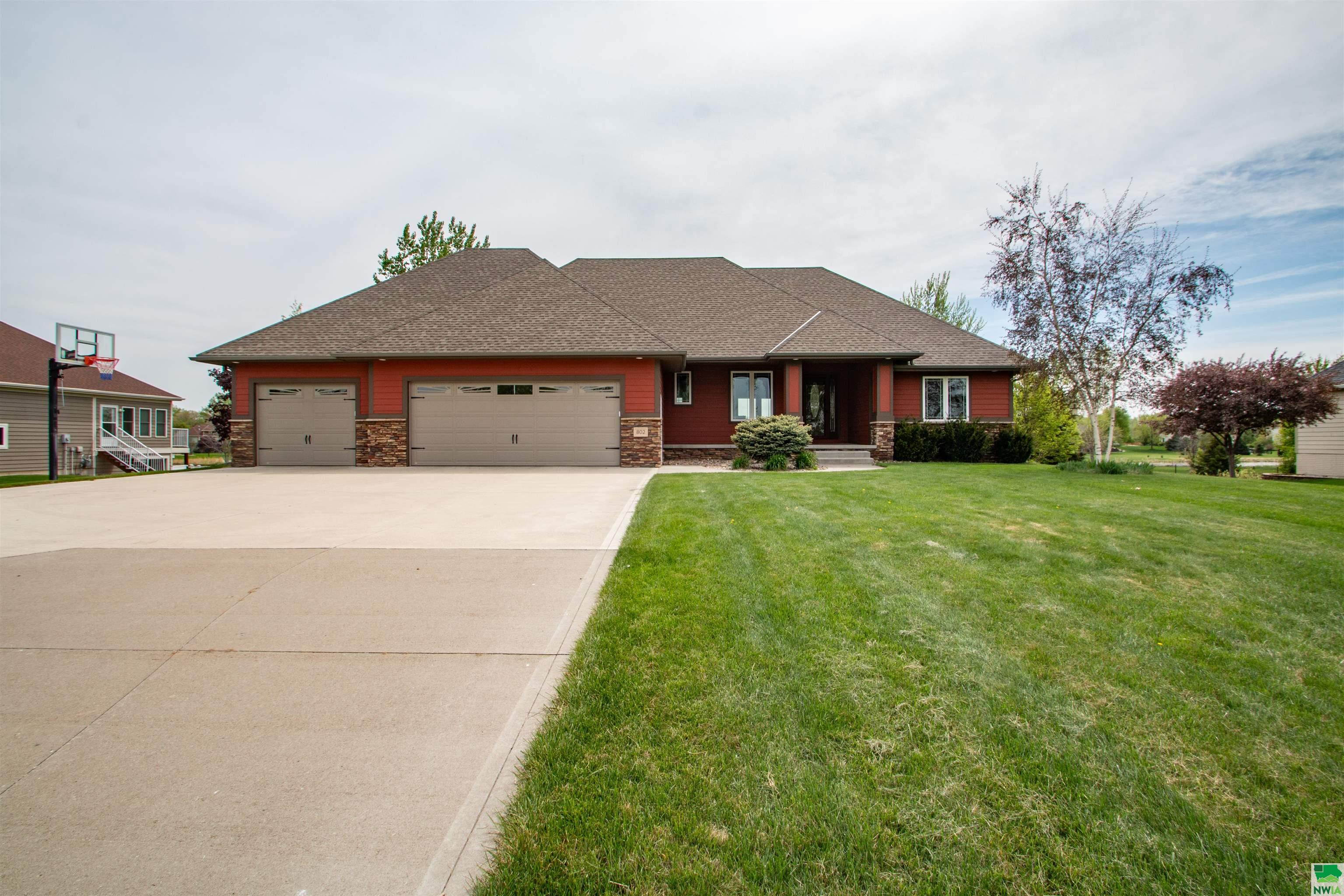 802 Brookside Dr, Jefferson, SD 57028 