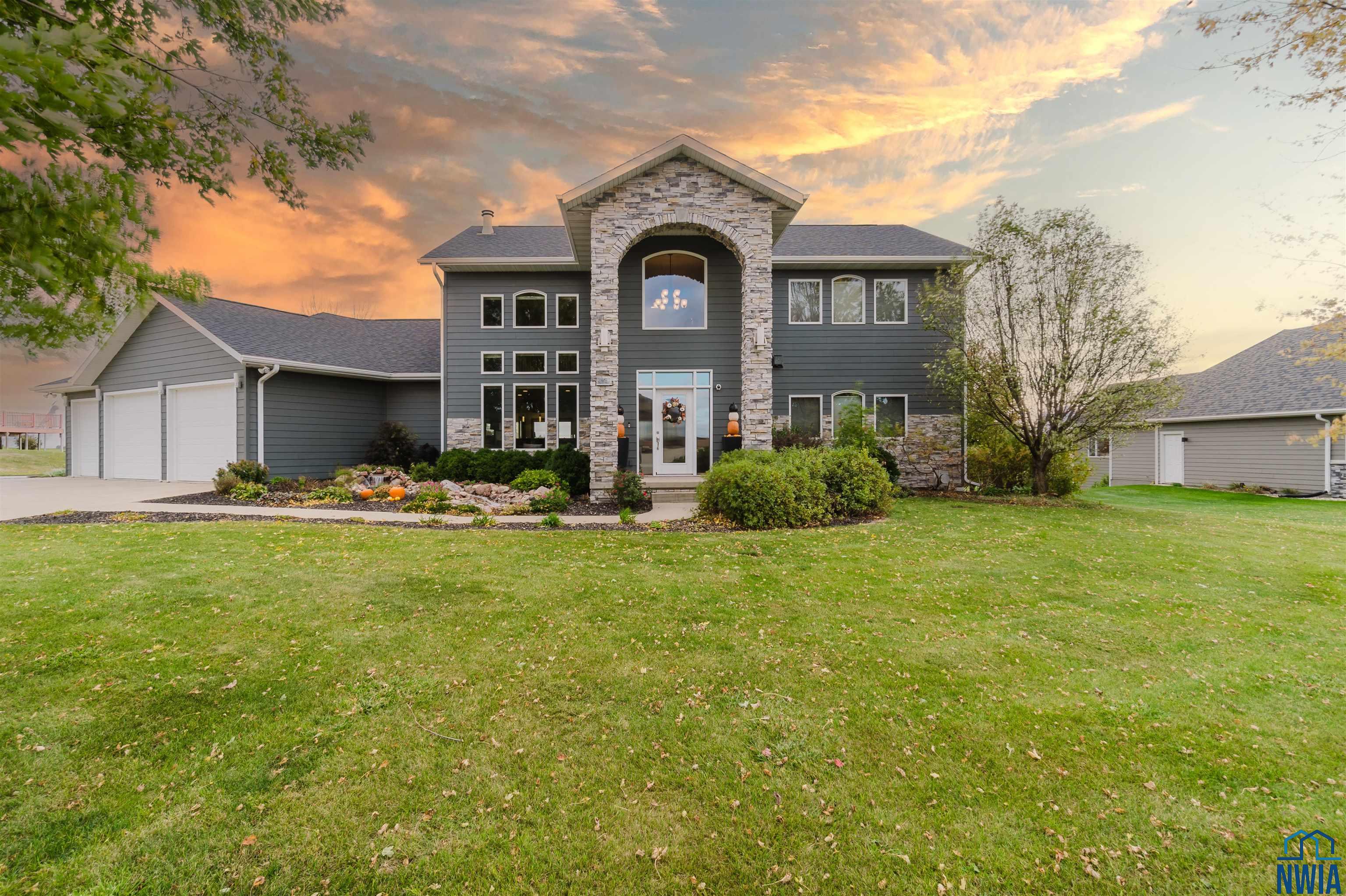 2490 5TH AVE SE, LeMars, IA 51031 